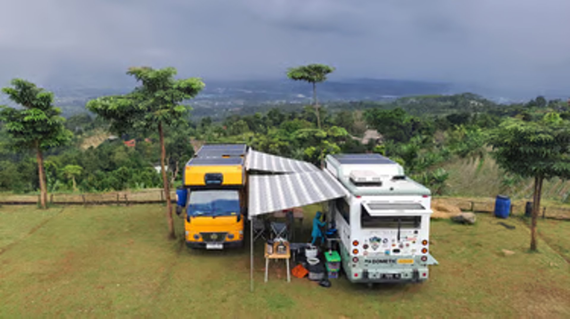 black and white bed linen