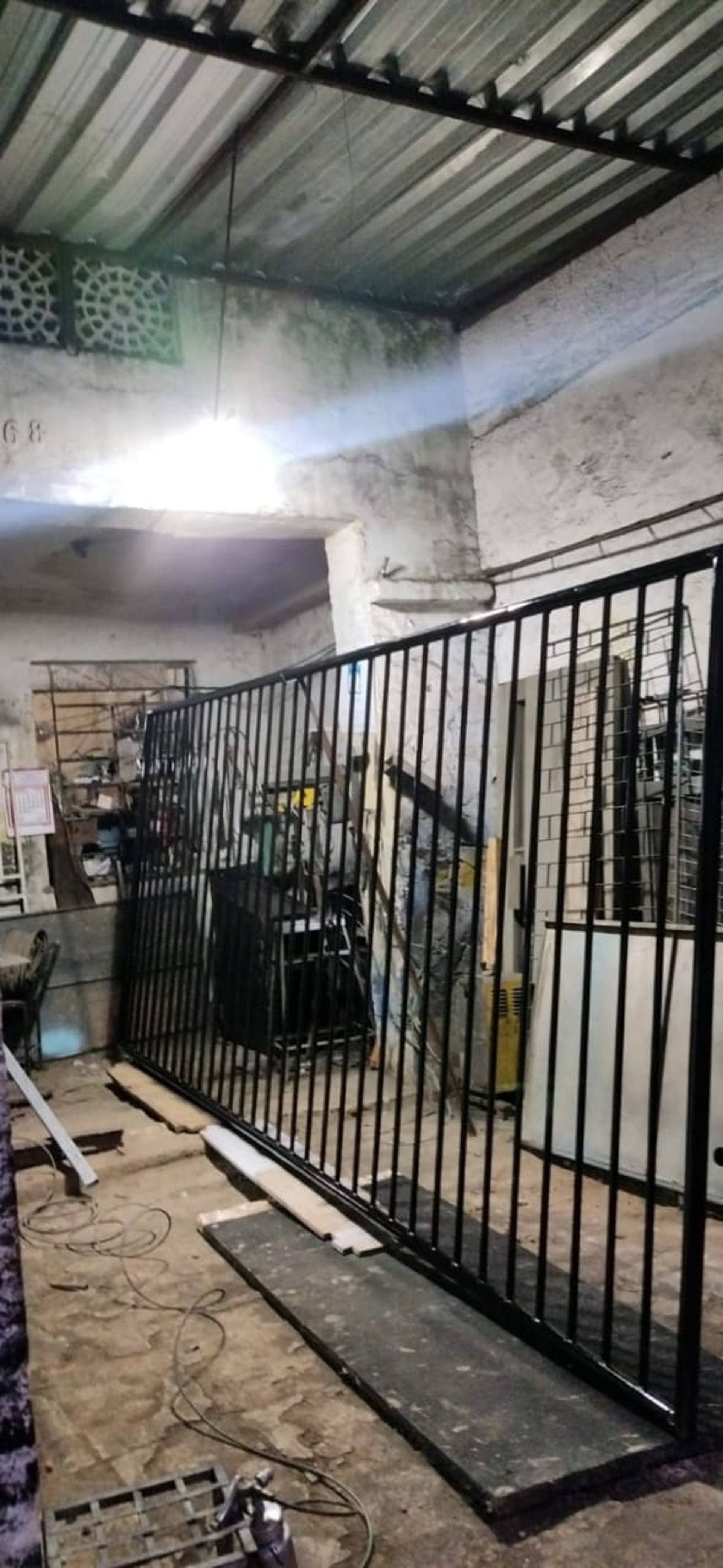 gray computer monitor