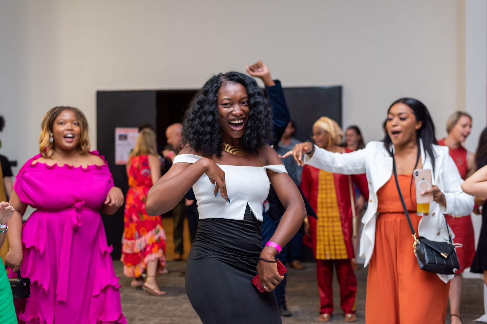 black and white bed linen