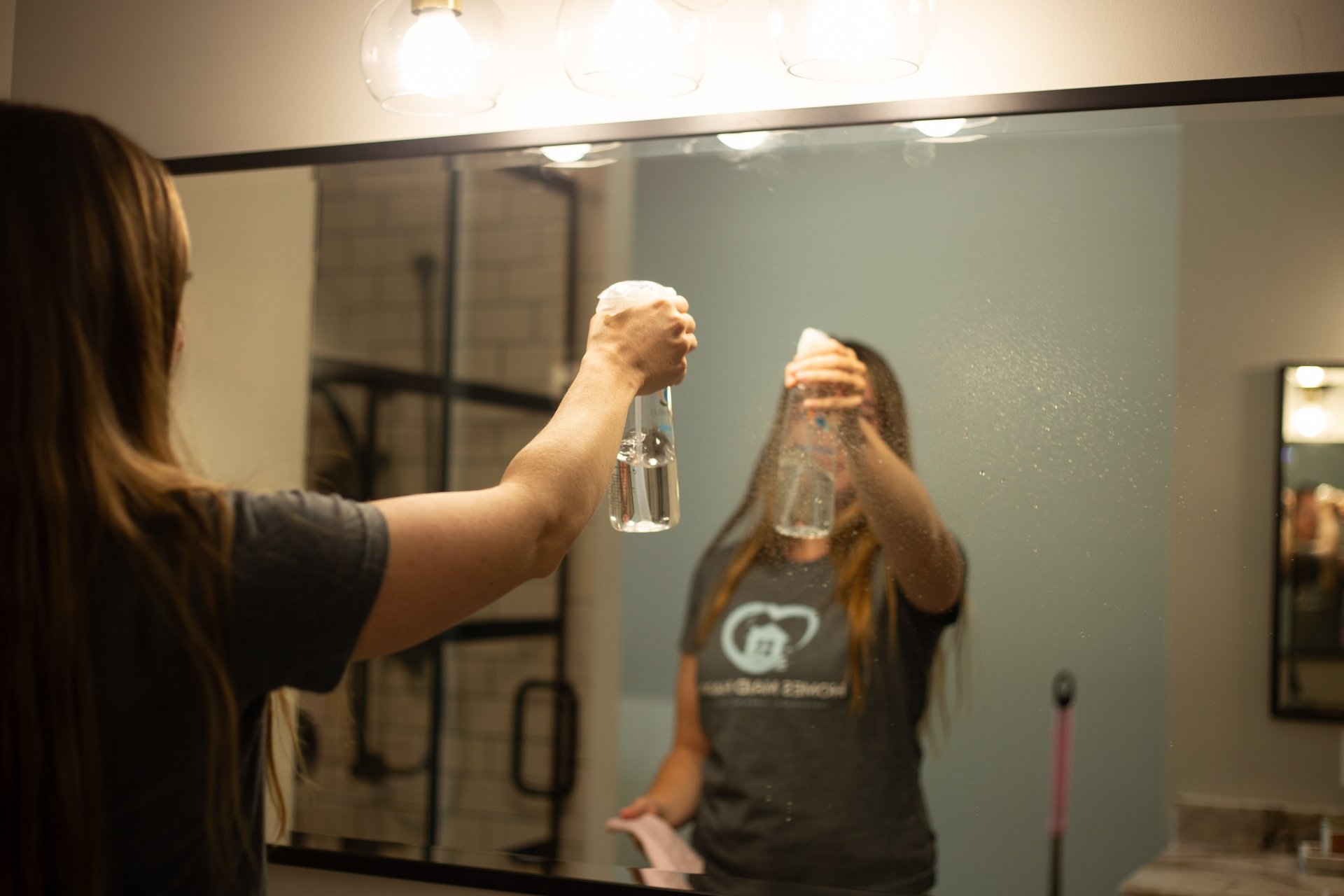 gray computer monitor