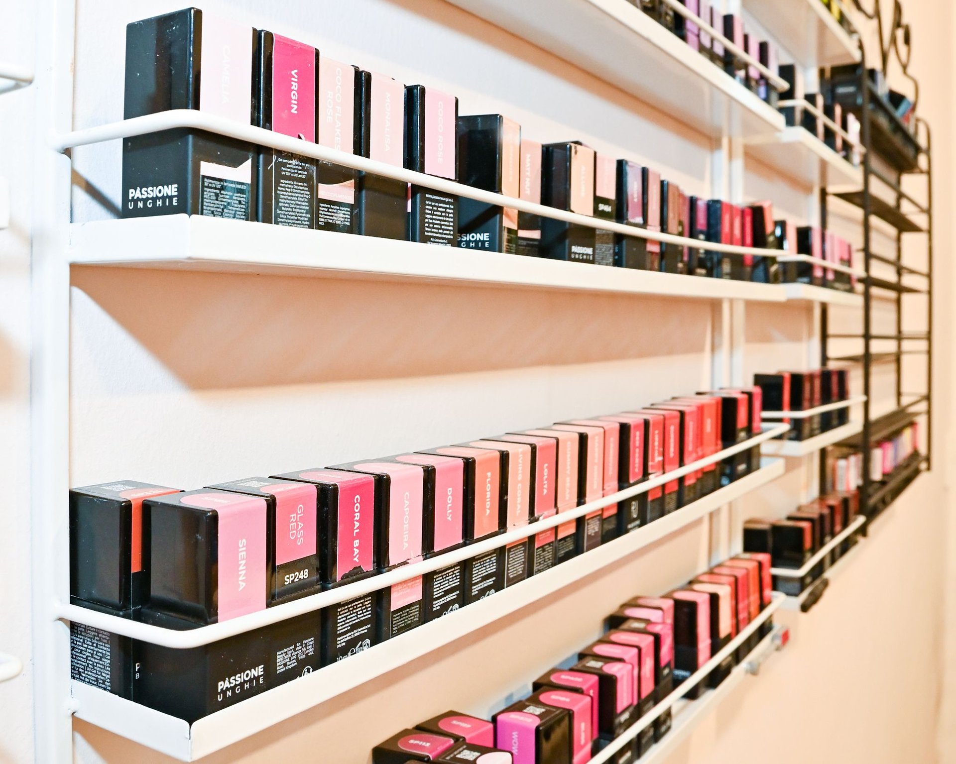 black and white bed linen