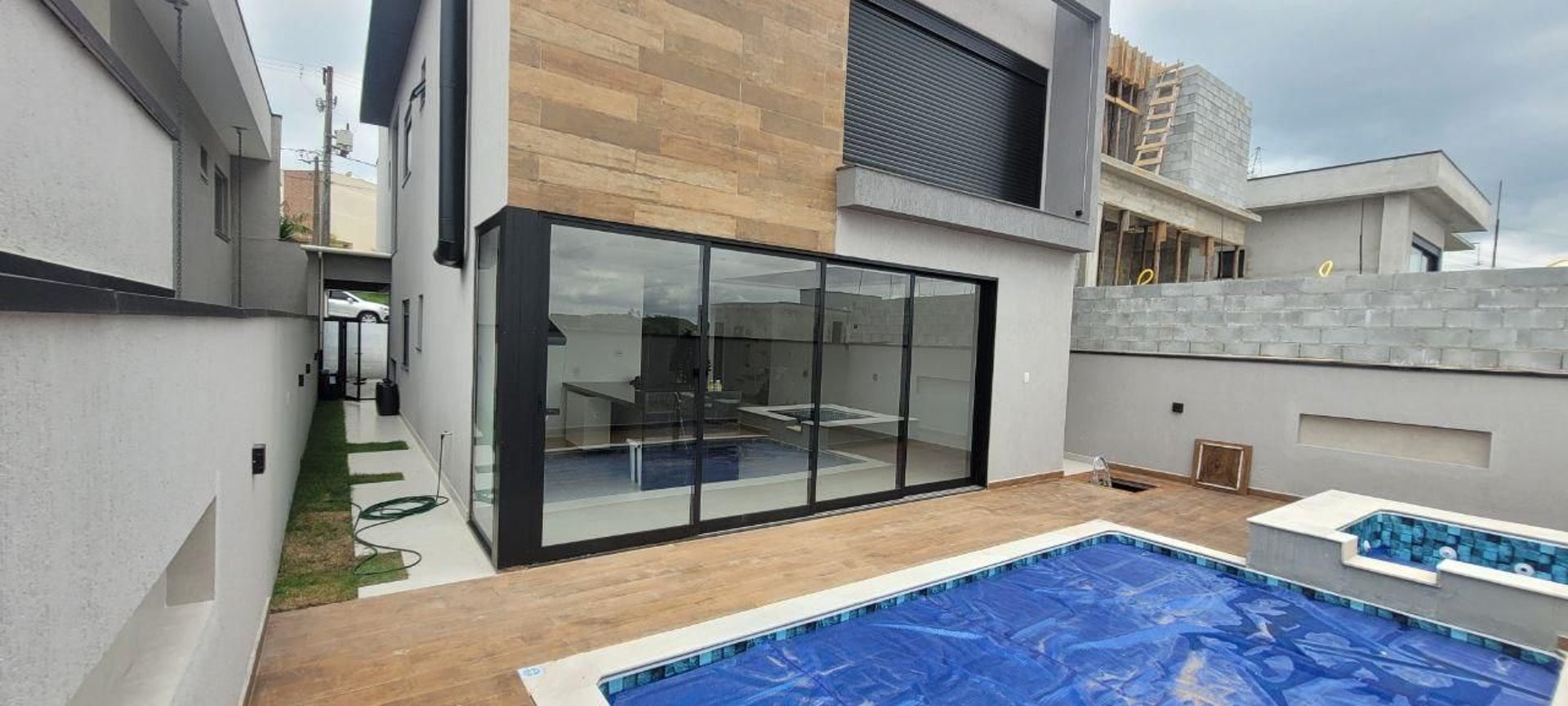 black and white bed linen