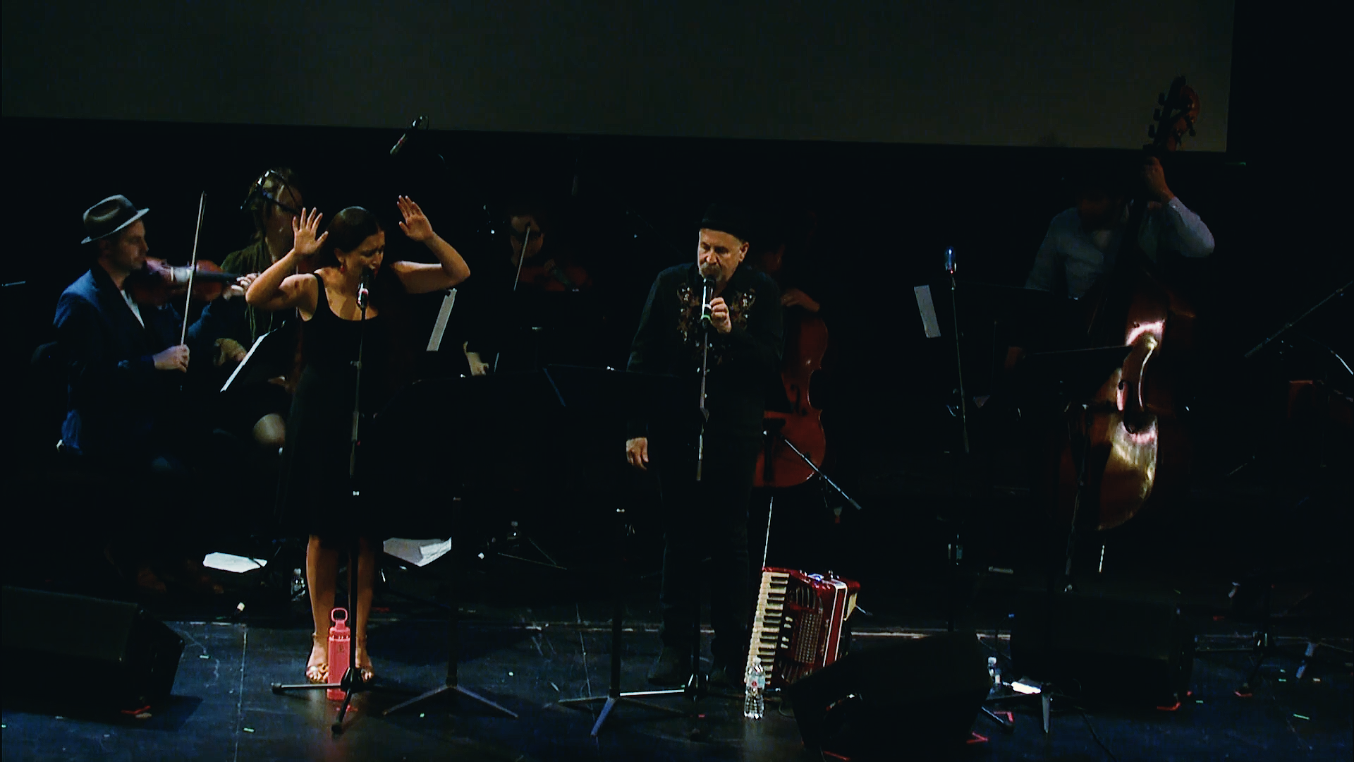 gray computer monitor