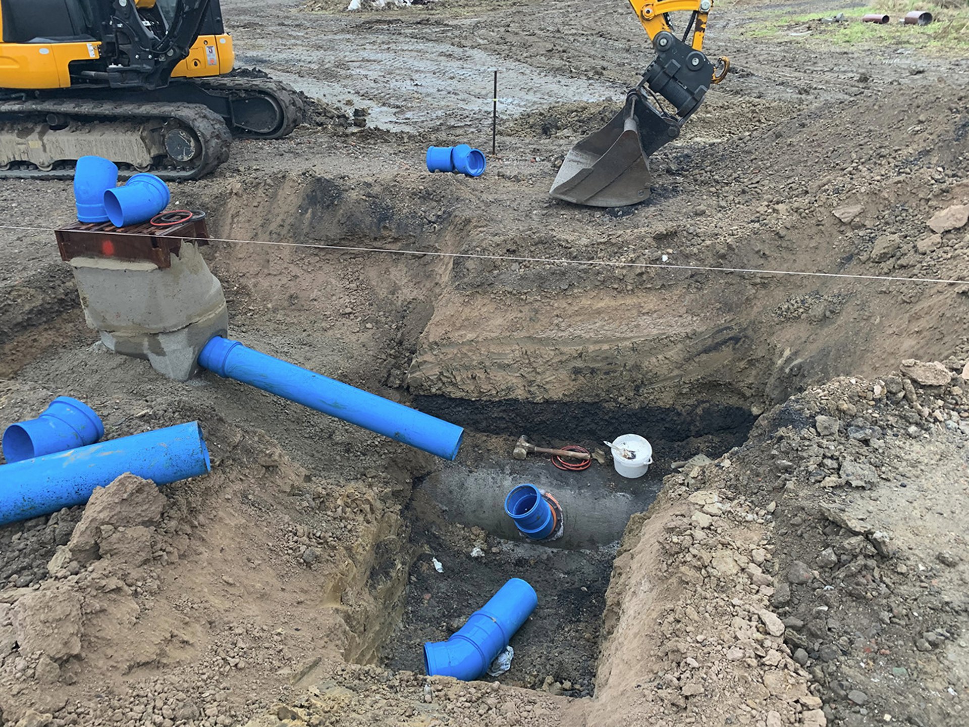 black and brown leather padded tub sofa