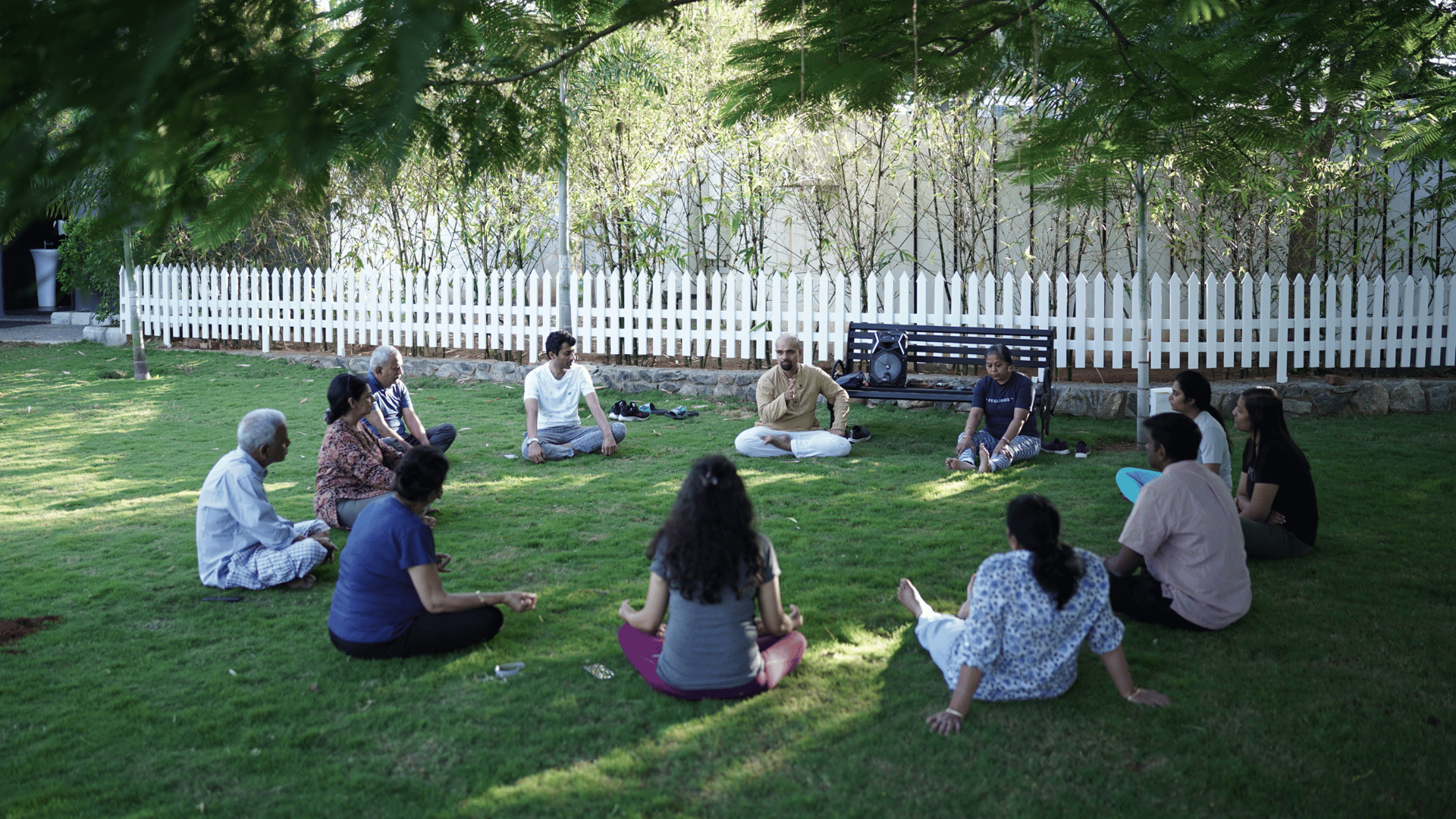 gray computer monitor