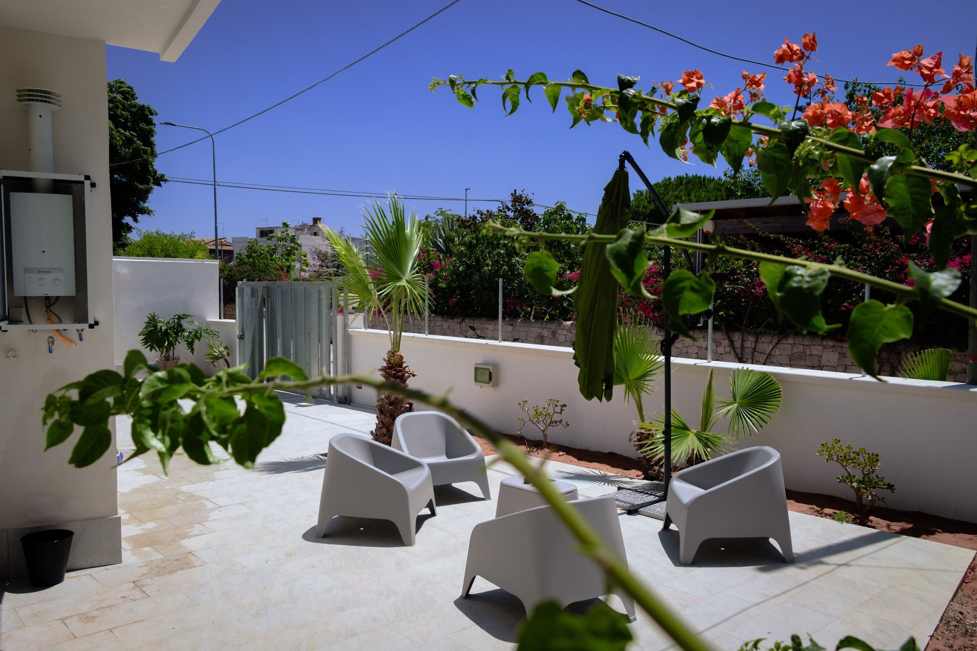 black and brown leather padded tub sofa