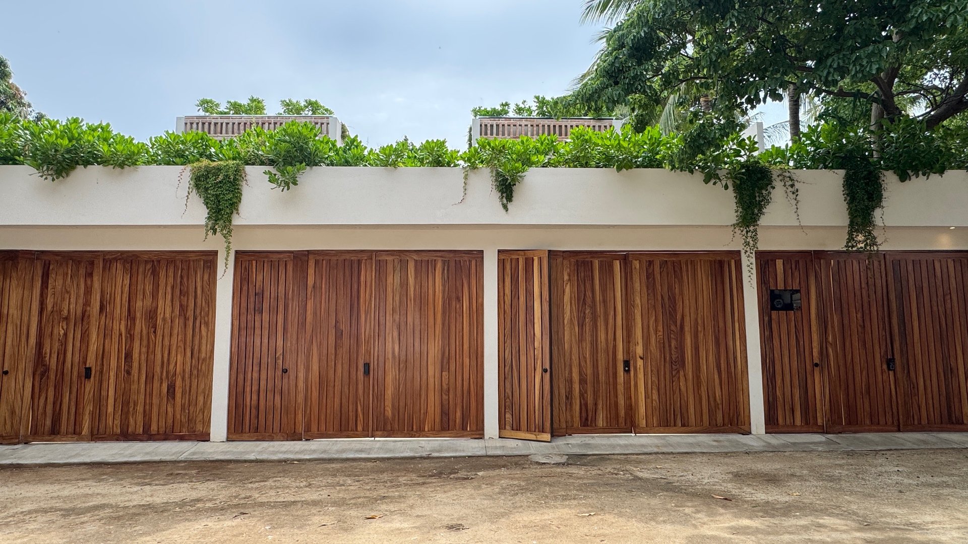 black and white bed linen