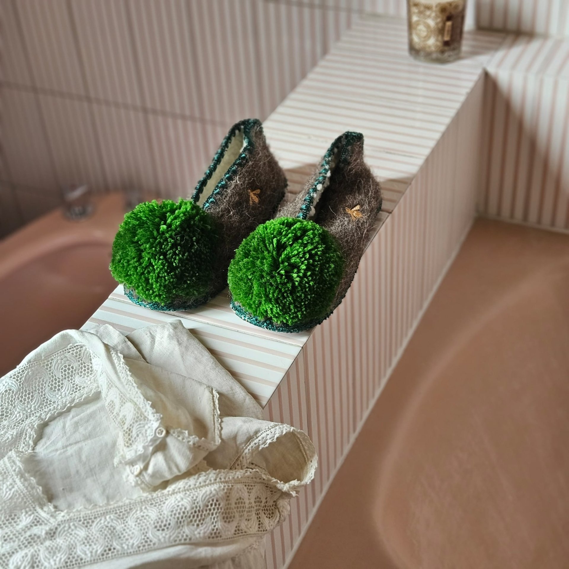 black and white bed linen