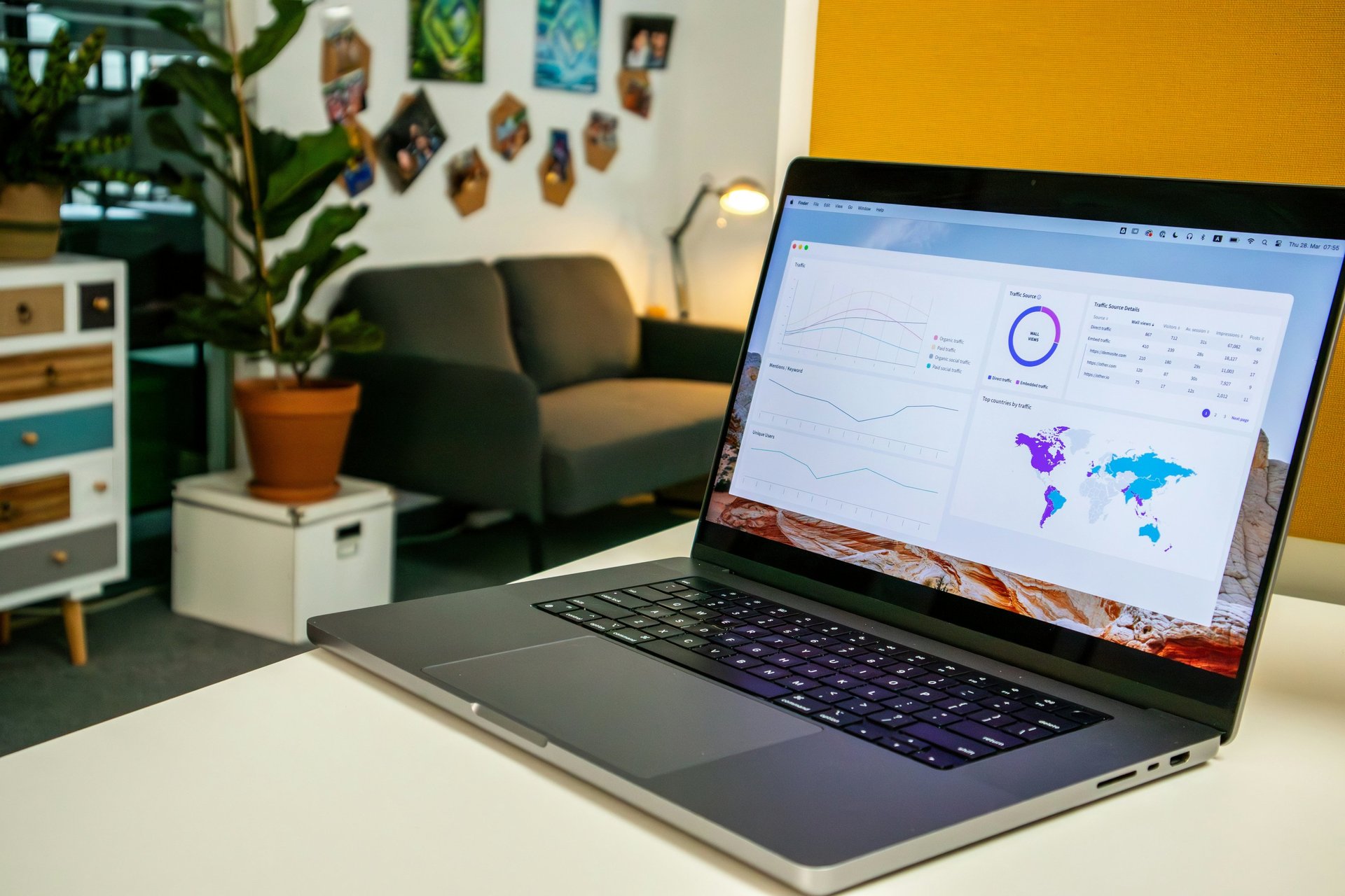 gray computer monitor
