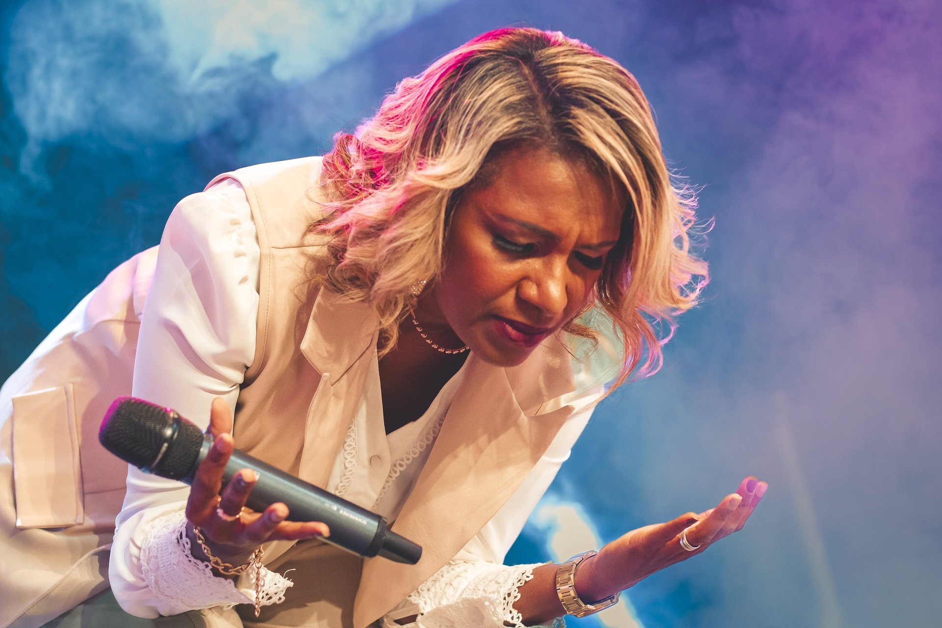 black and white bed linen