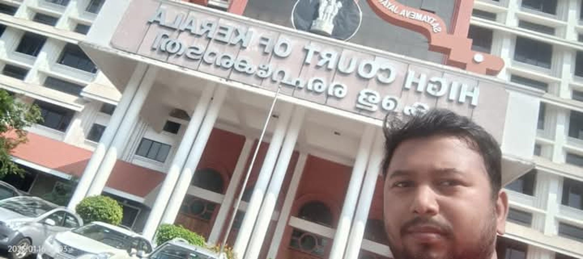 gray computer monitor