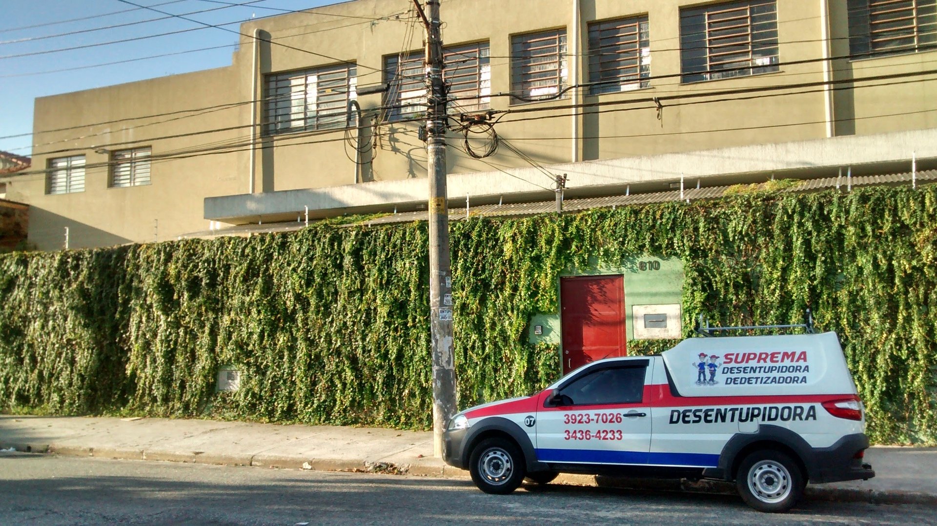 brown round metal round frame