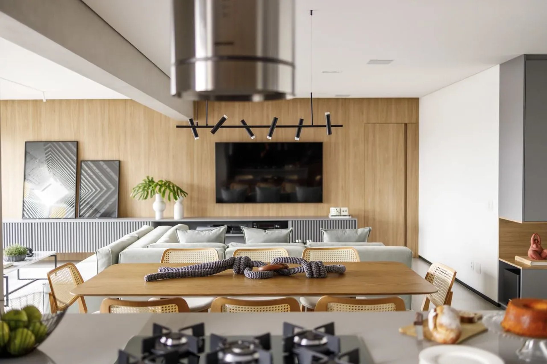 black and white bed linen