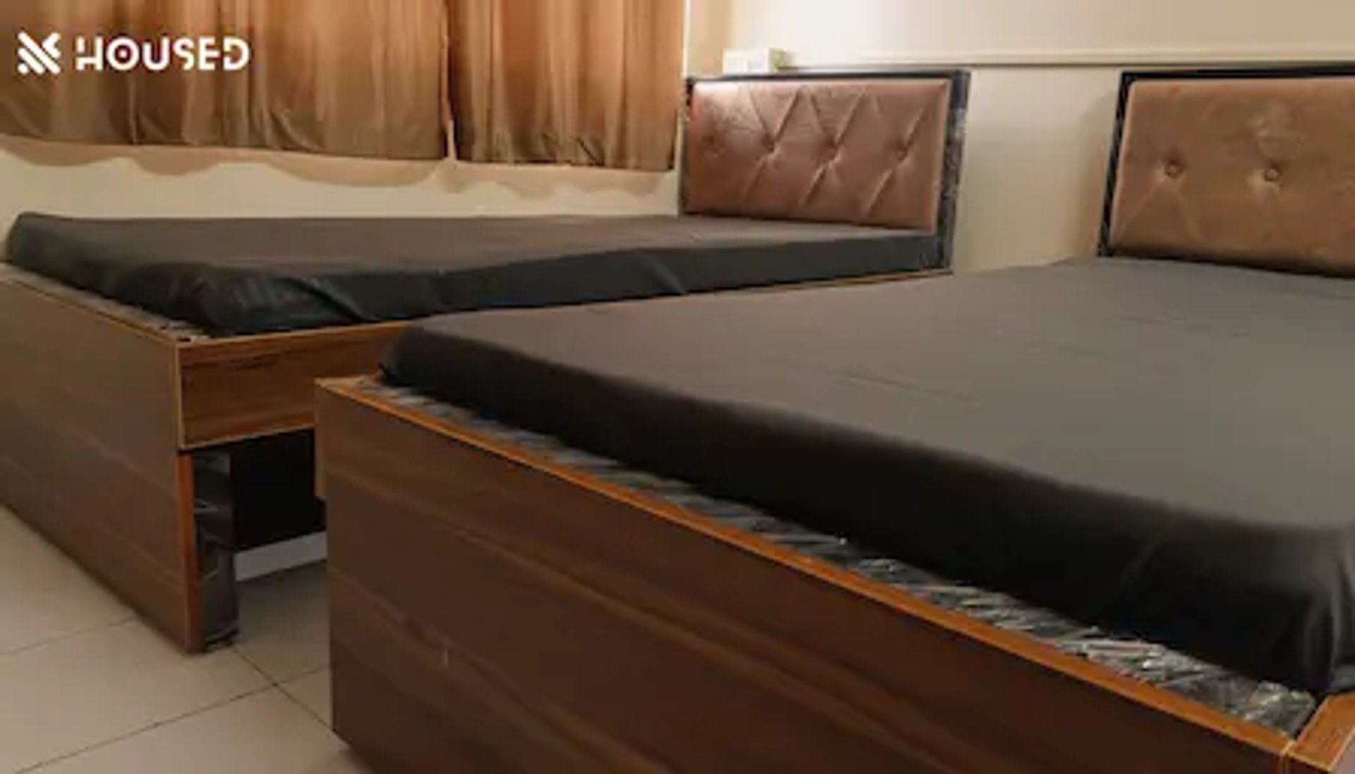 black and white bed linen