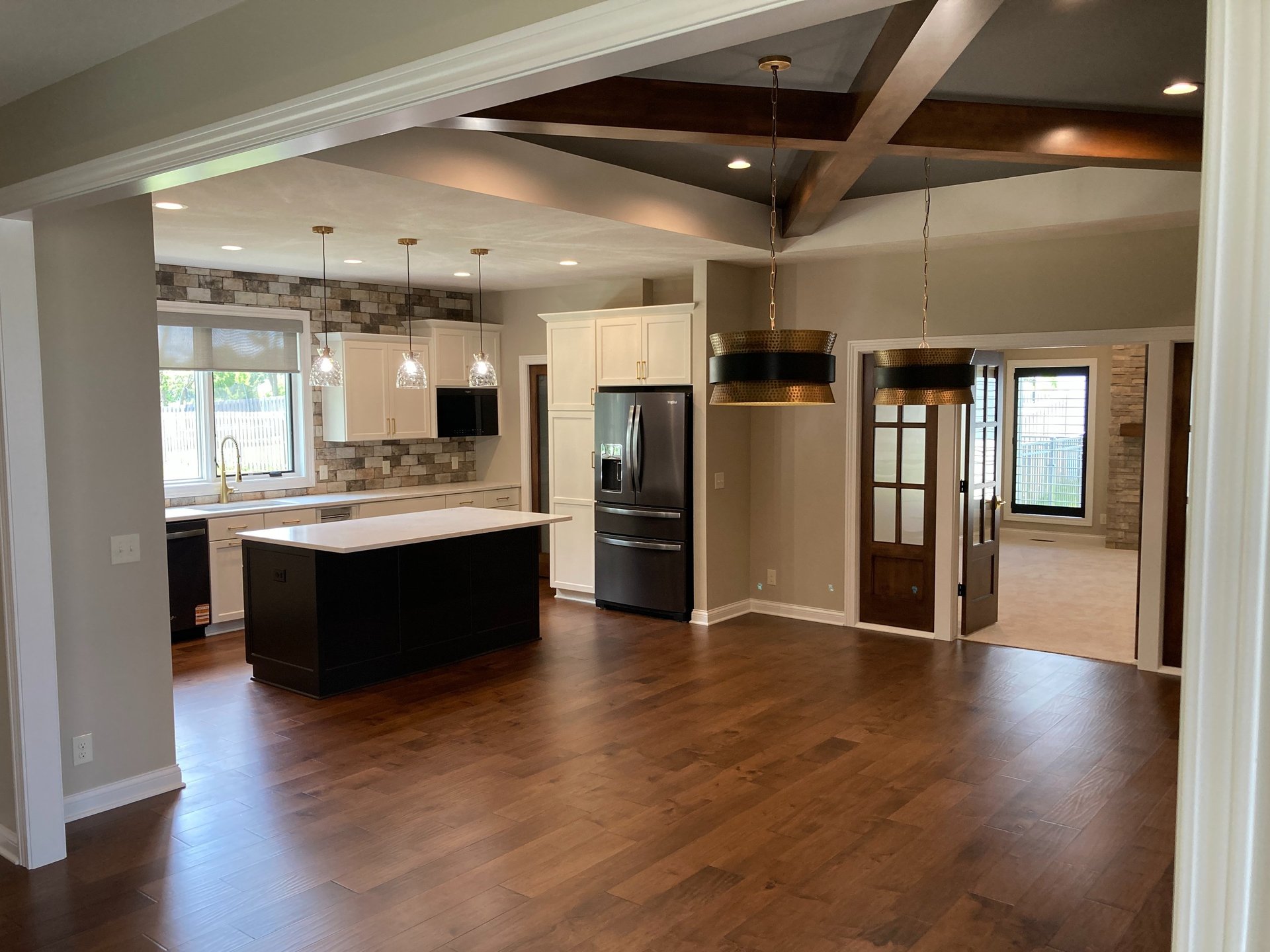 gray computer monitor