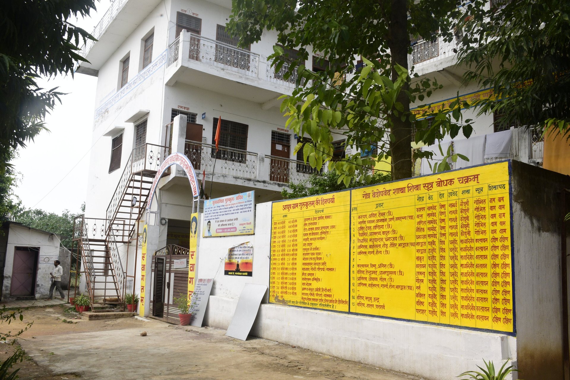 black and brown leather padded tub sofa