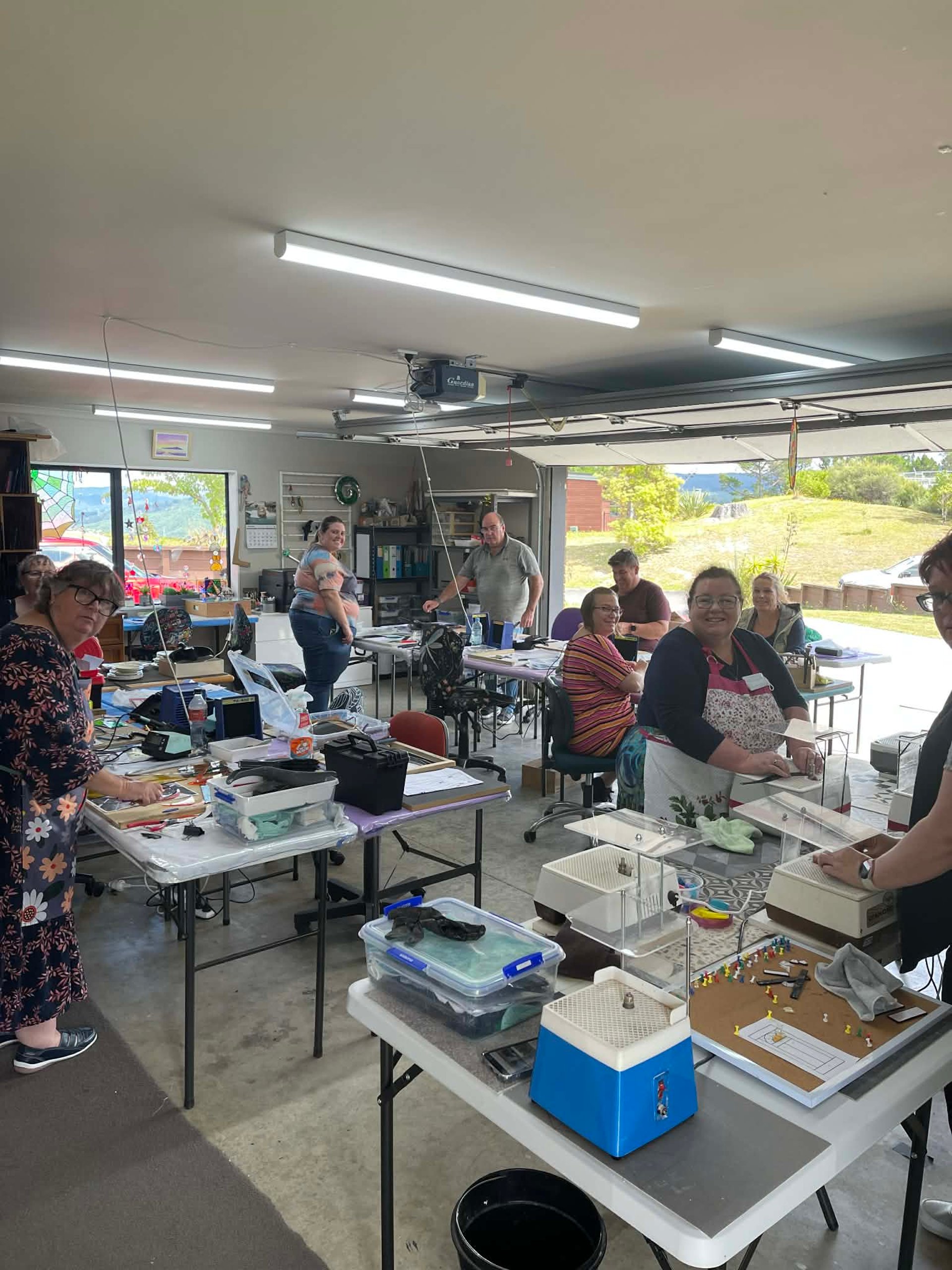 gray computer monitor