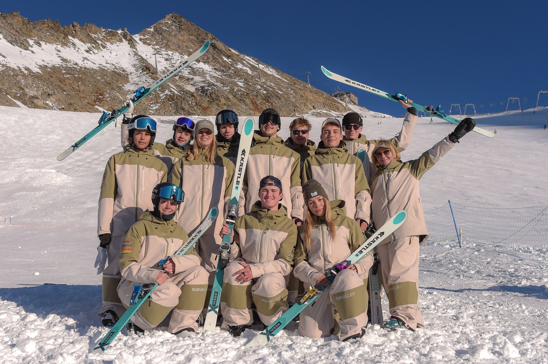 black and white bed linen