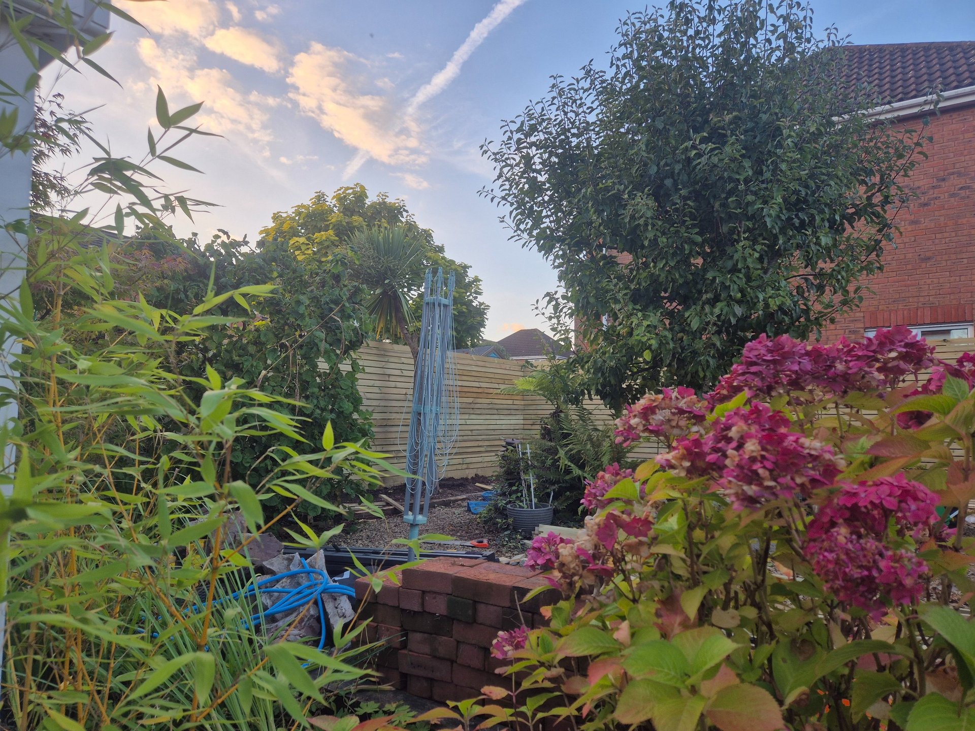 black and white bed linen