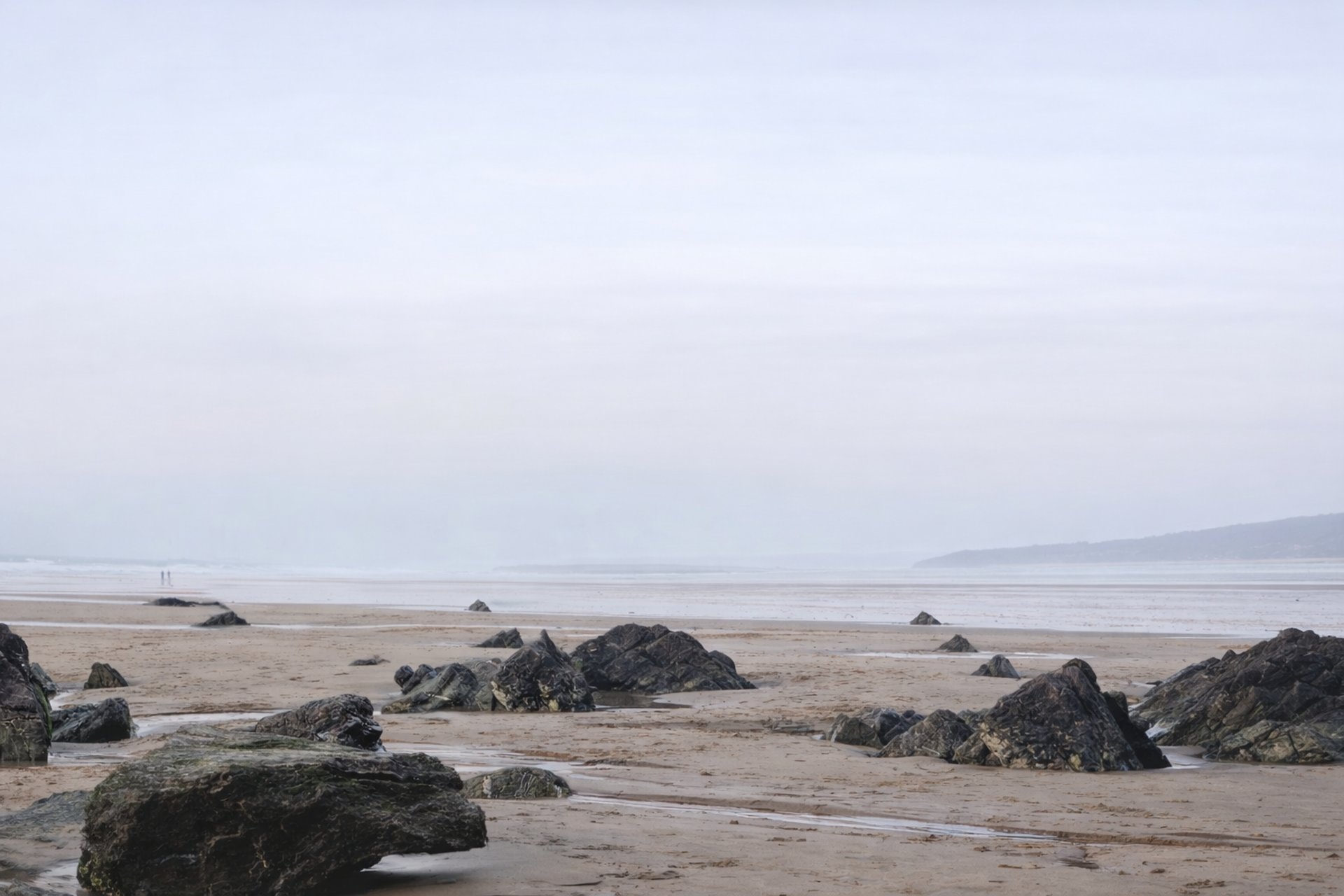 the sun is setting over the ocean waves