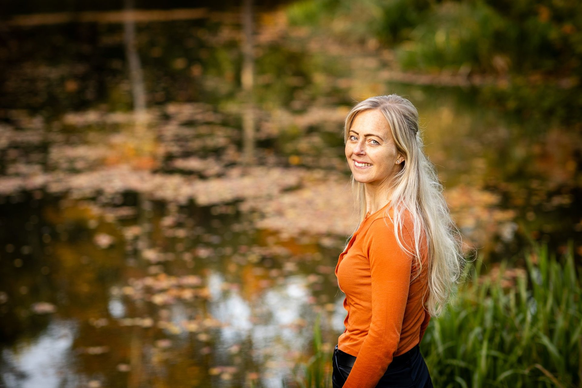 an abstract photo of a curved building with a blue sky in the background