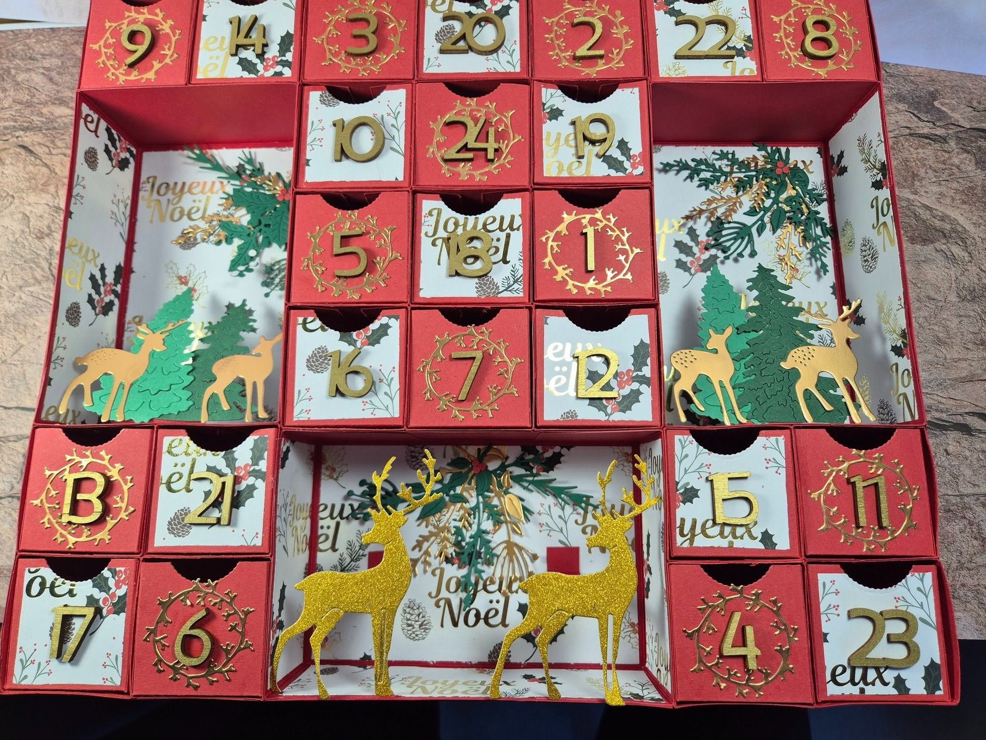 gray computer monitor