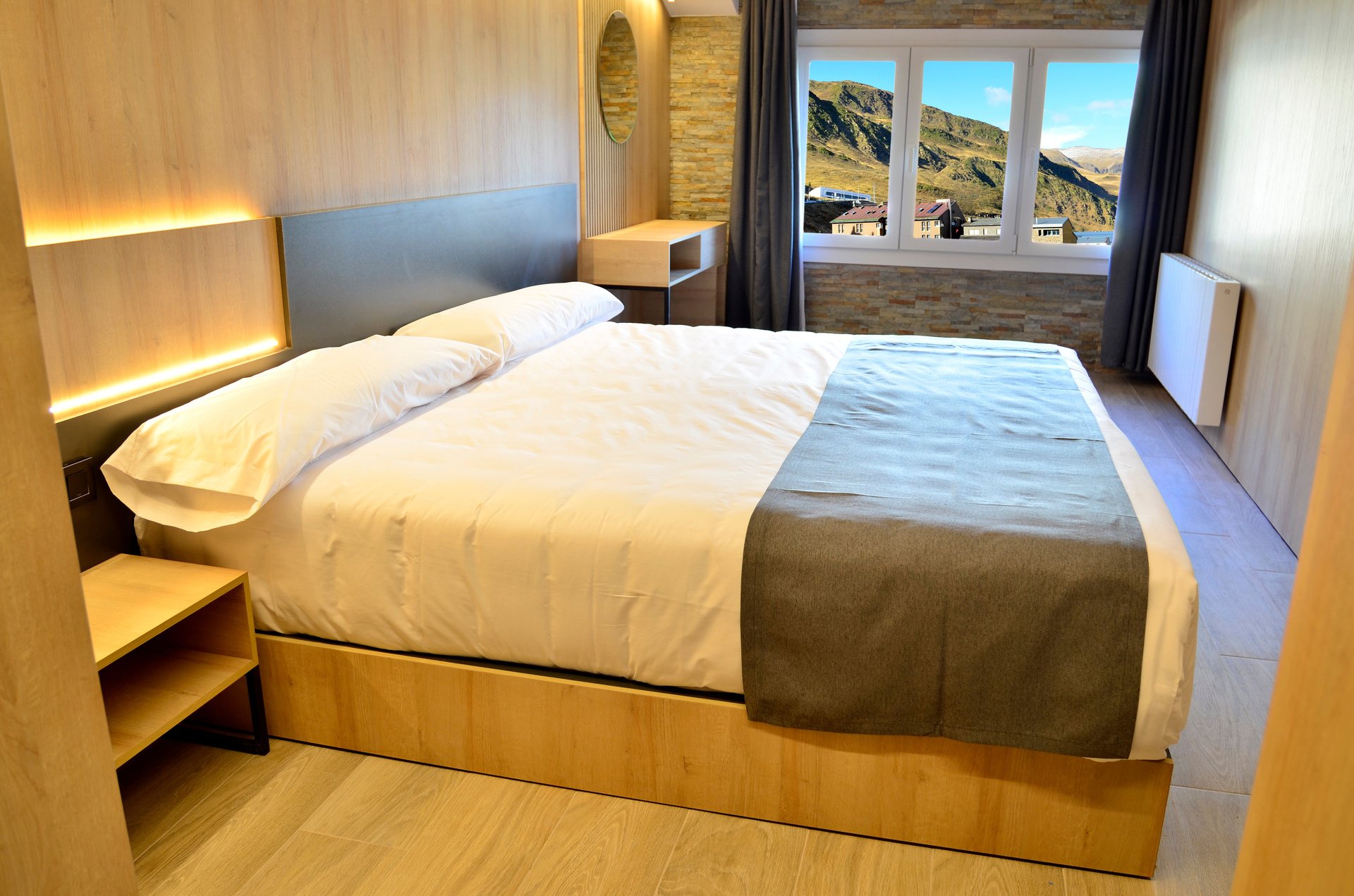 black and white bed linen