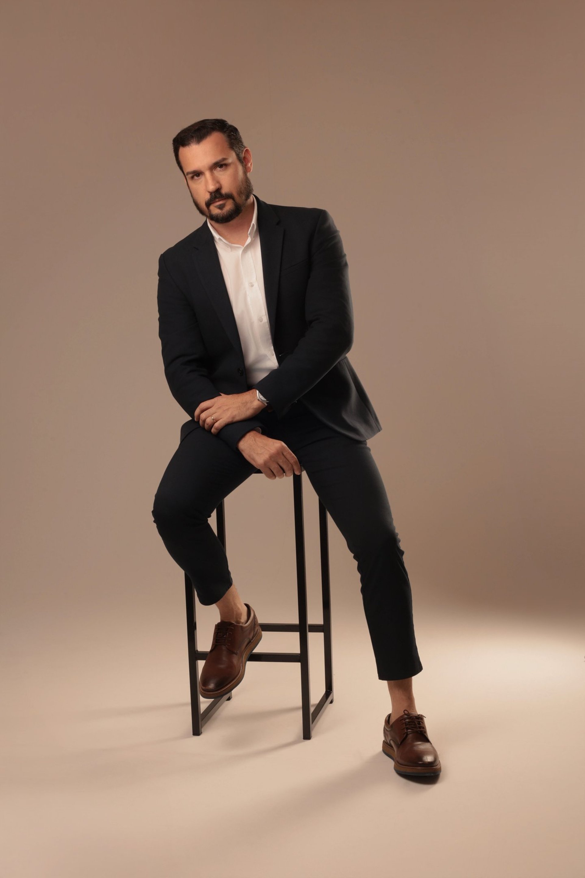 gray computer monitor