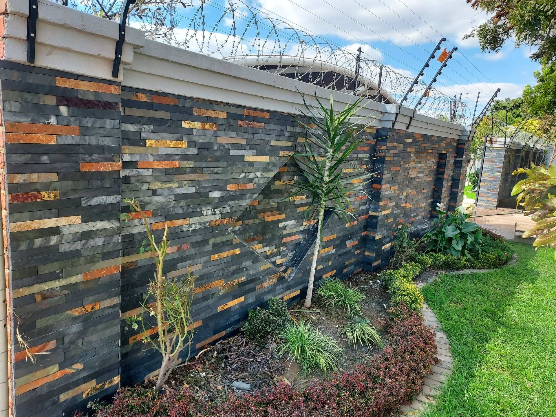 black and white bed linen