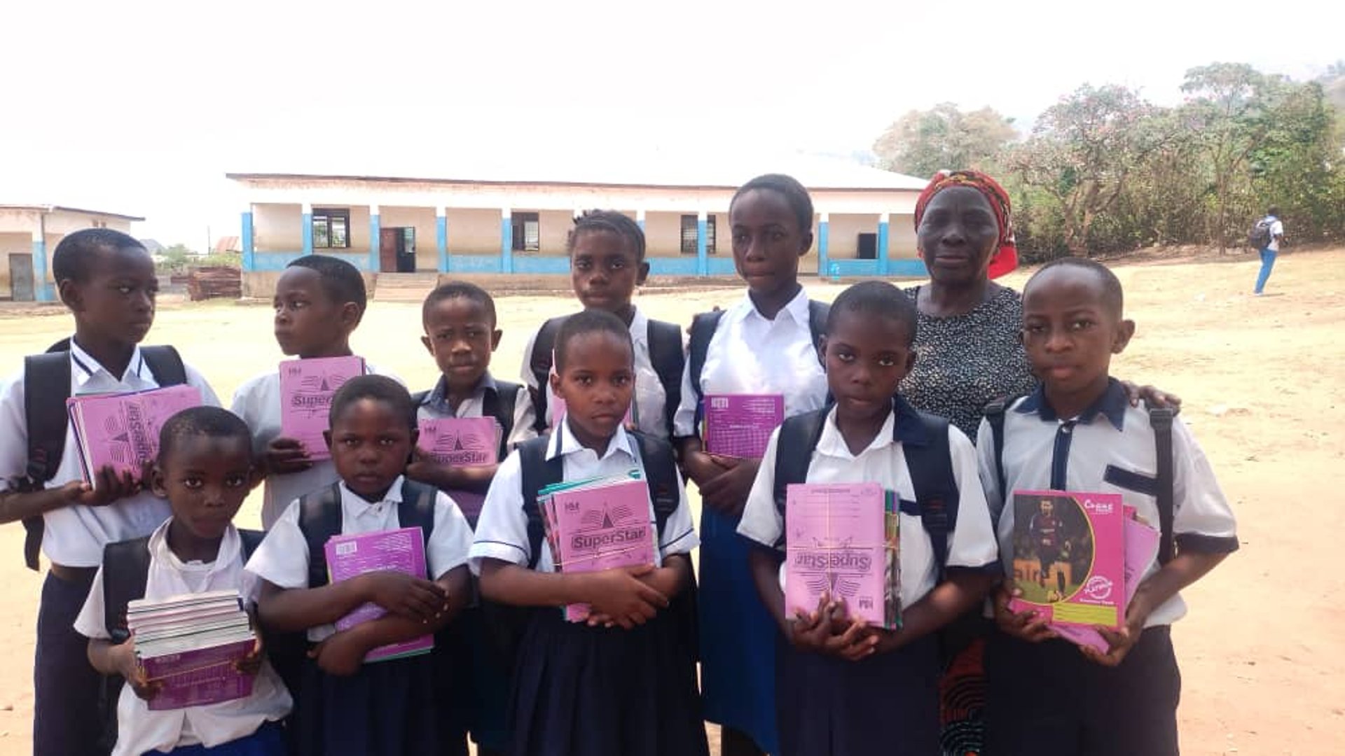 gray computer monitor