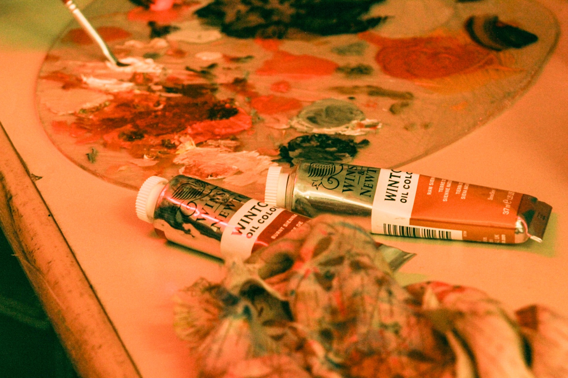 gray computer monitor