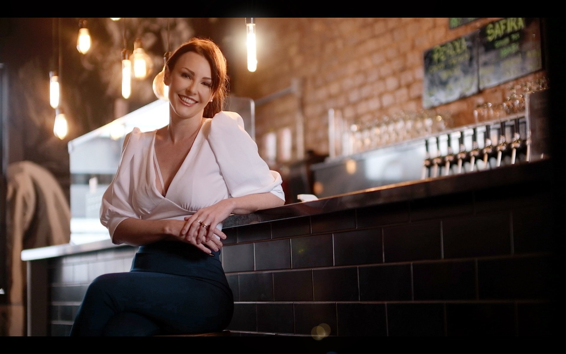 black and white bed linen