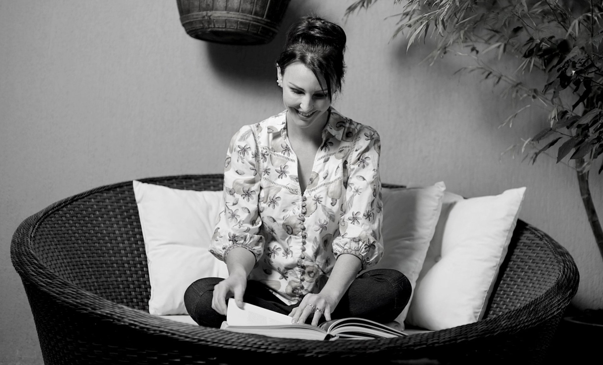 black and white bed linen