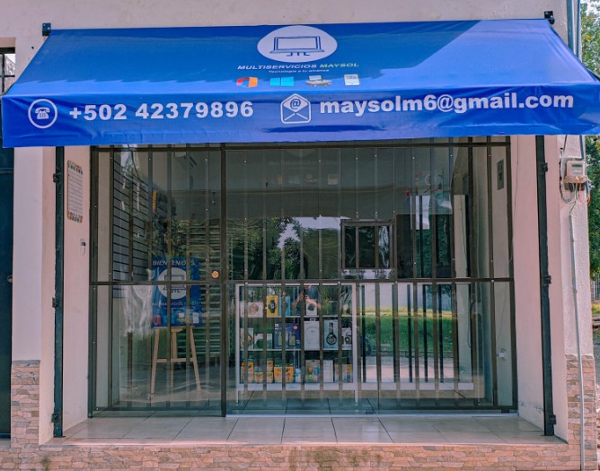 gray computer monitor