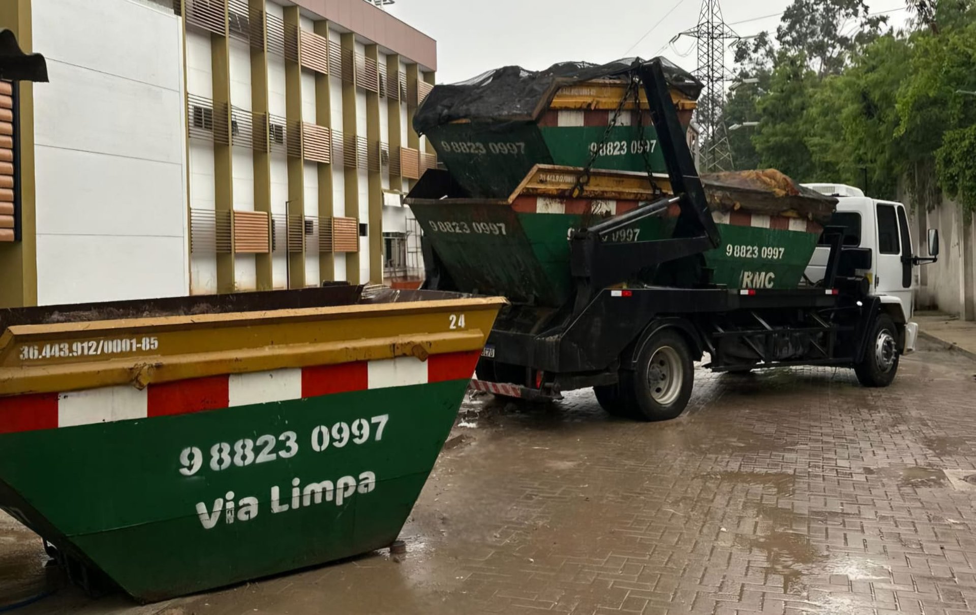 black and brown leather padded tub sofa