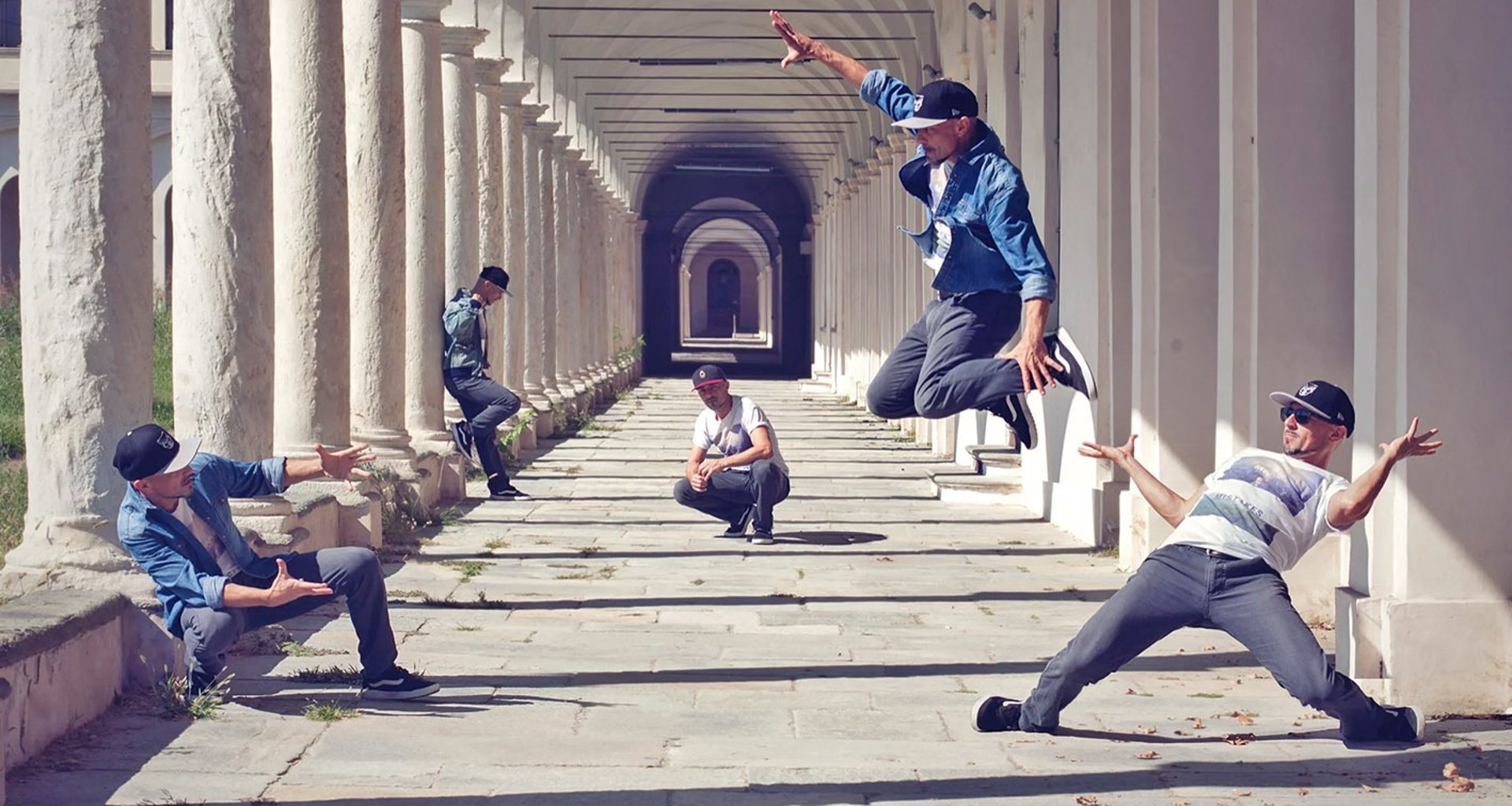 black and white bed linen