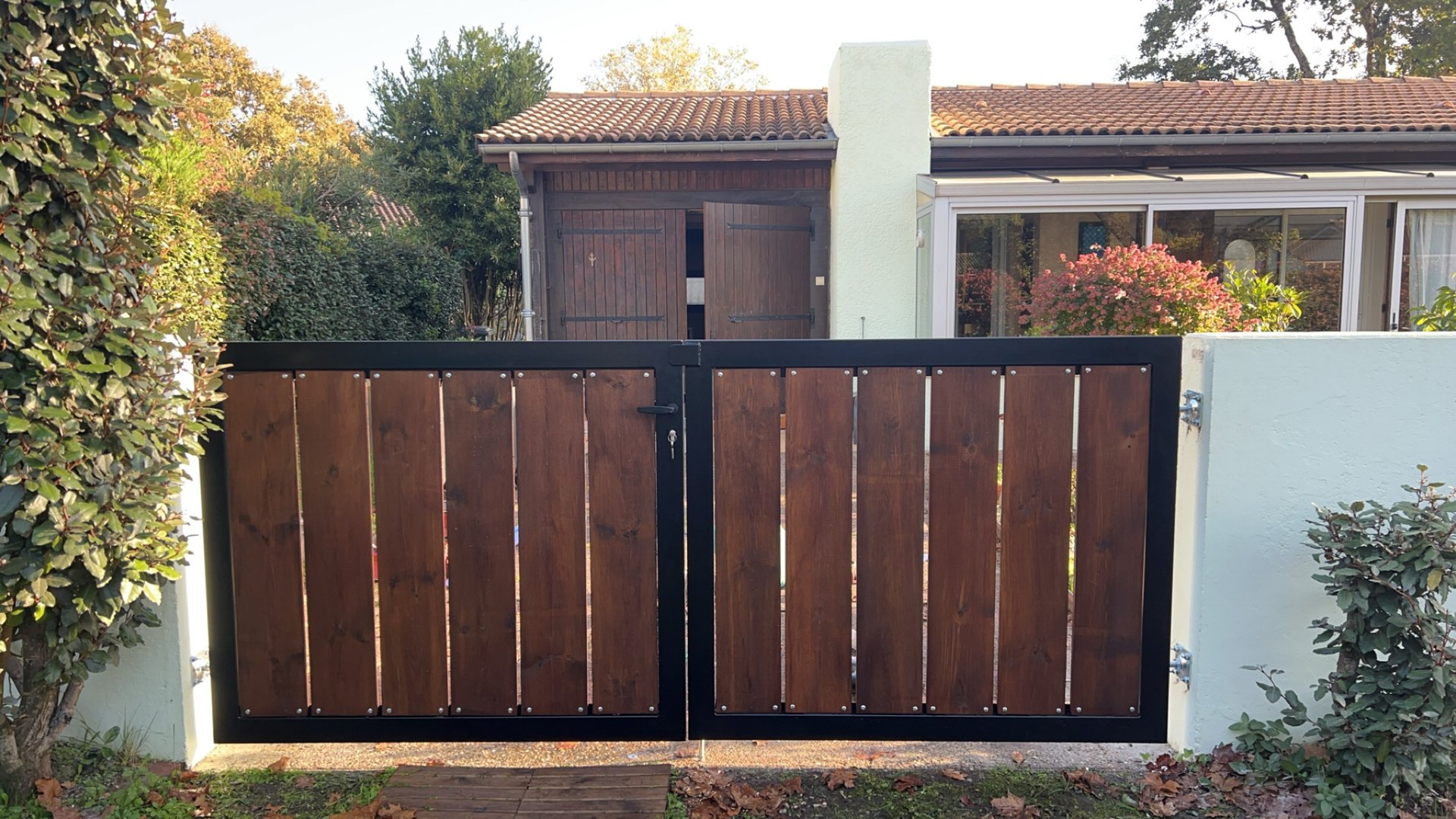 black and brown leather padded tub sofa