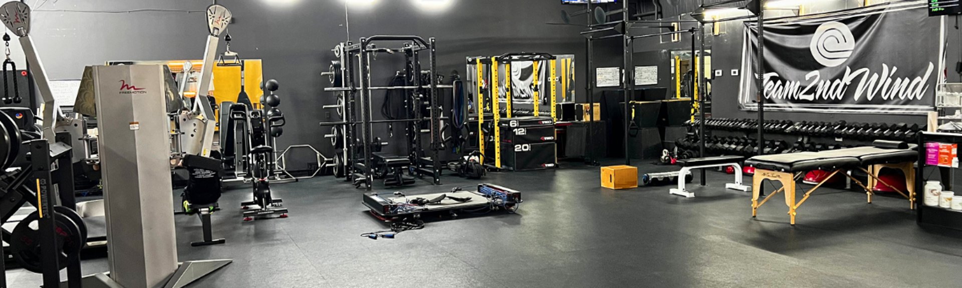 gray computer monitor