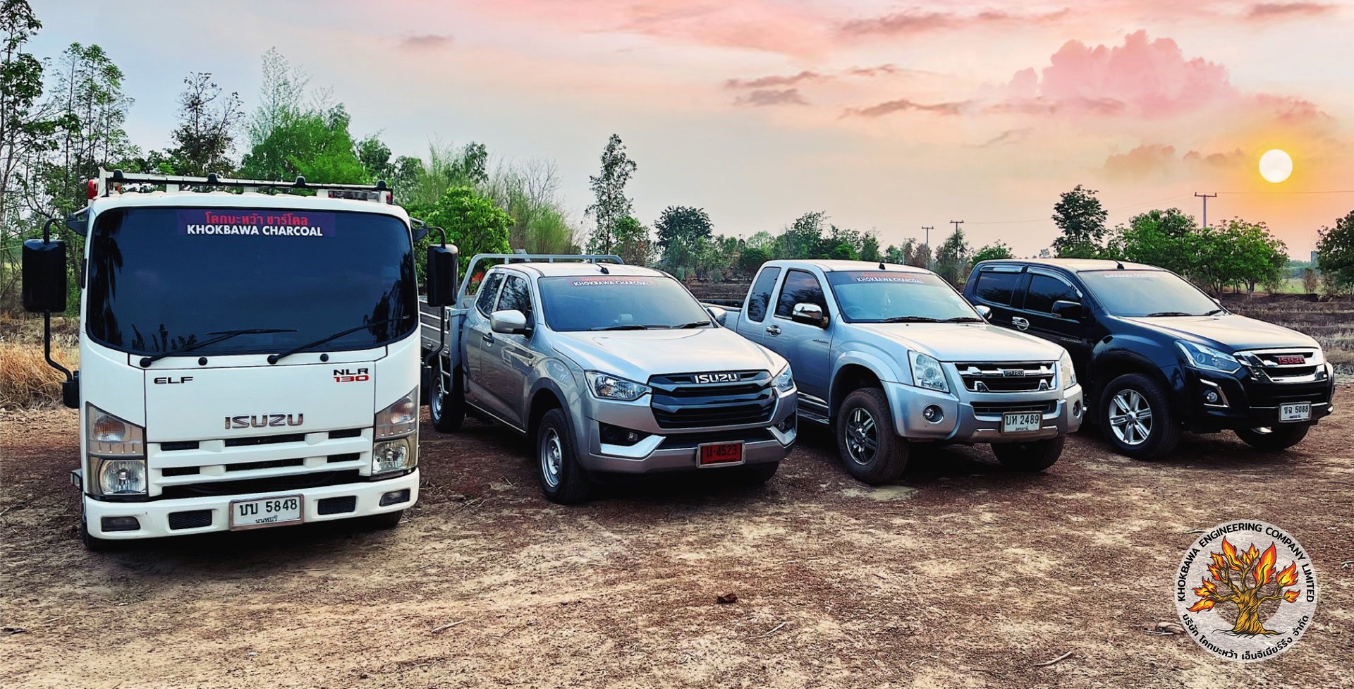 person in black long sleeve shirt holding persons hand