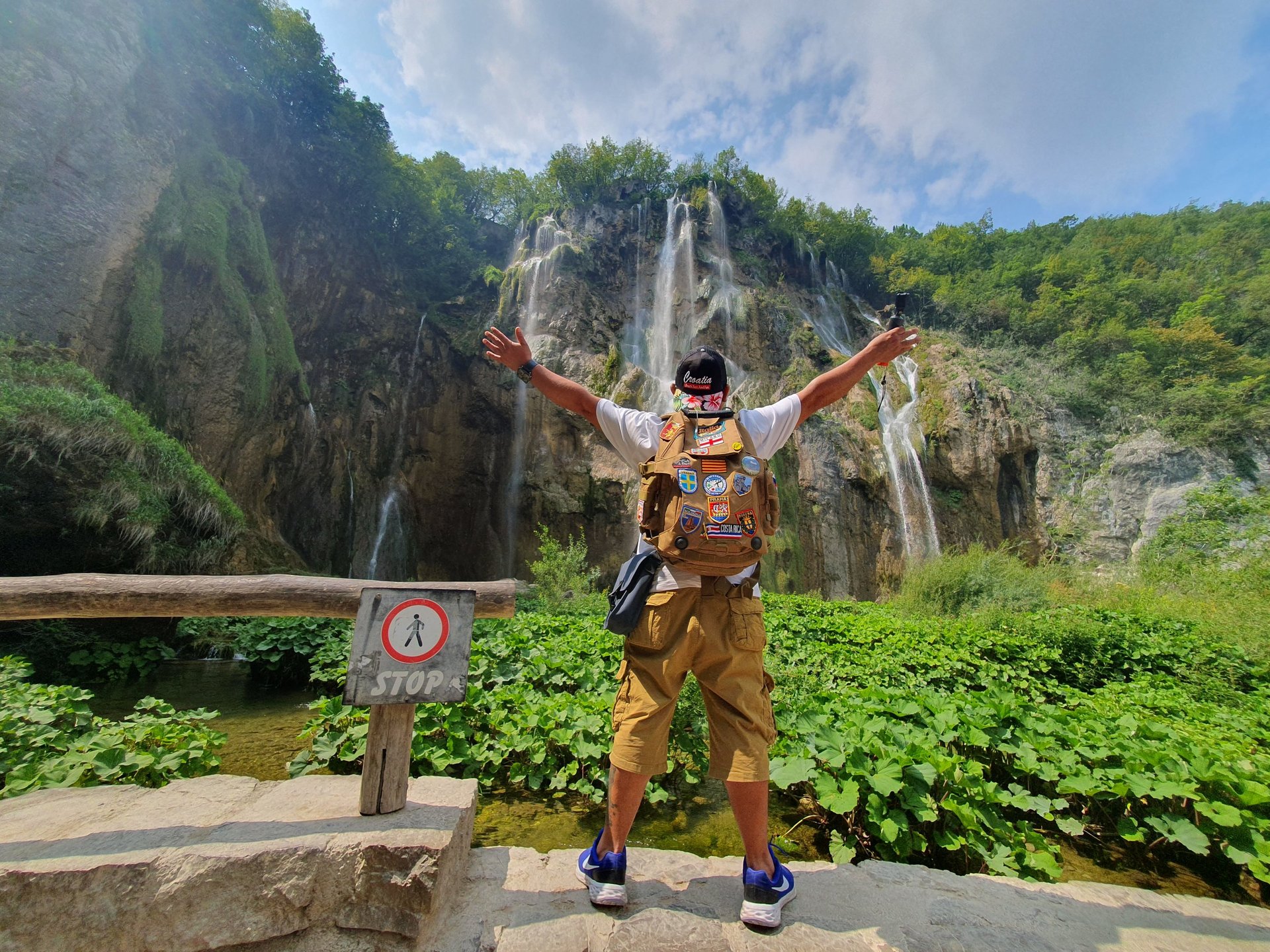 black and white bed linen