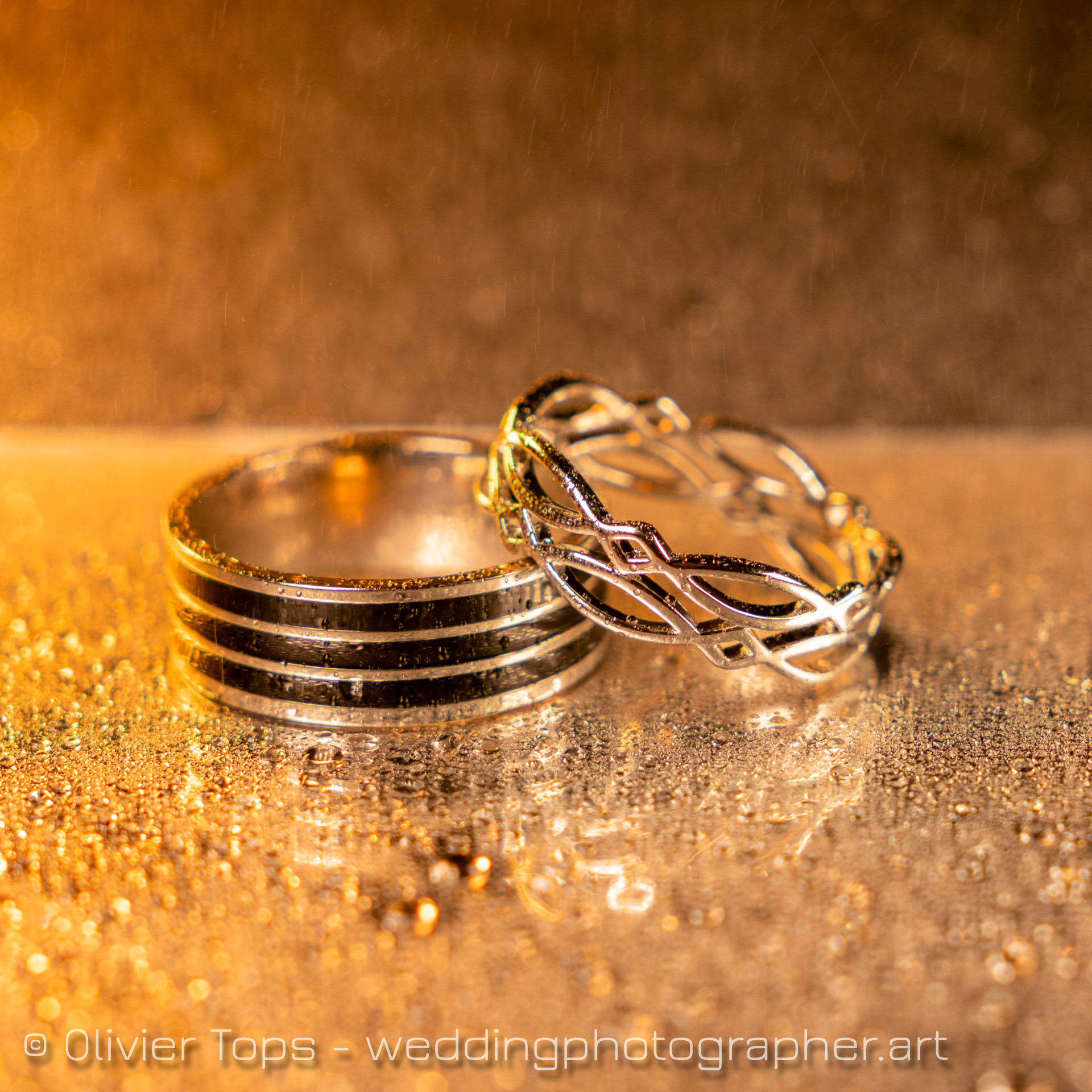 gray computer monitor