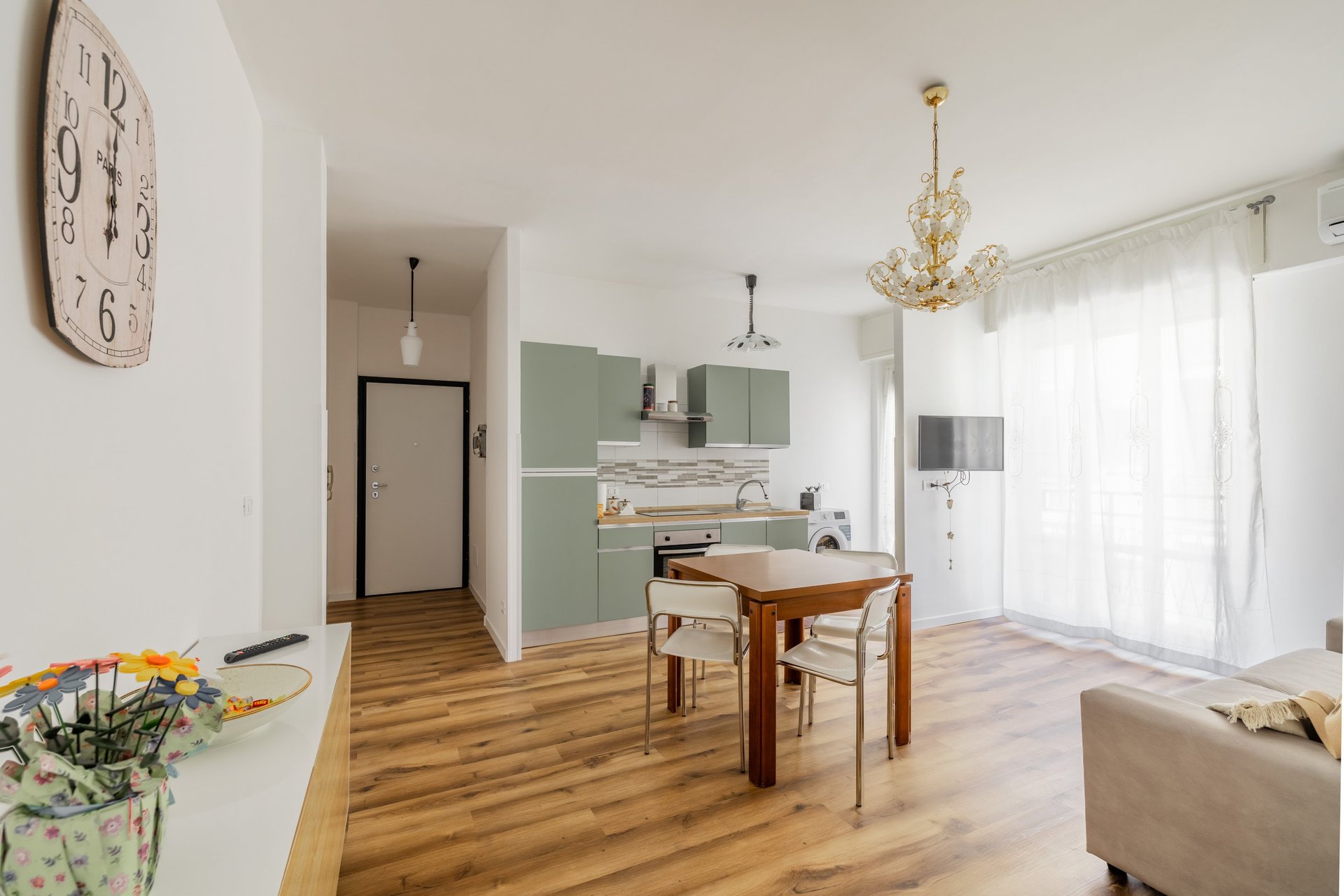 black and white bed linen