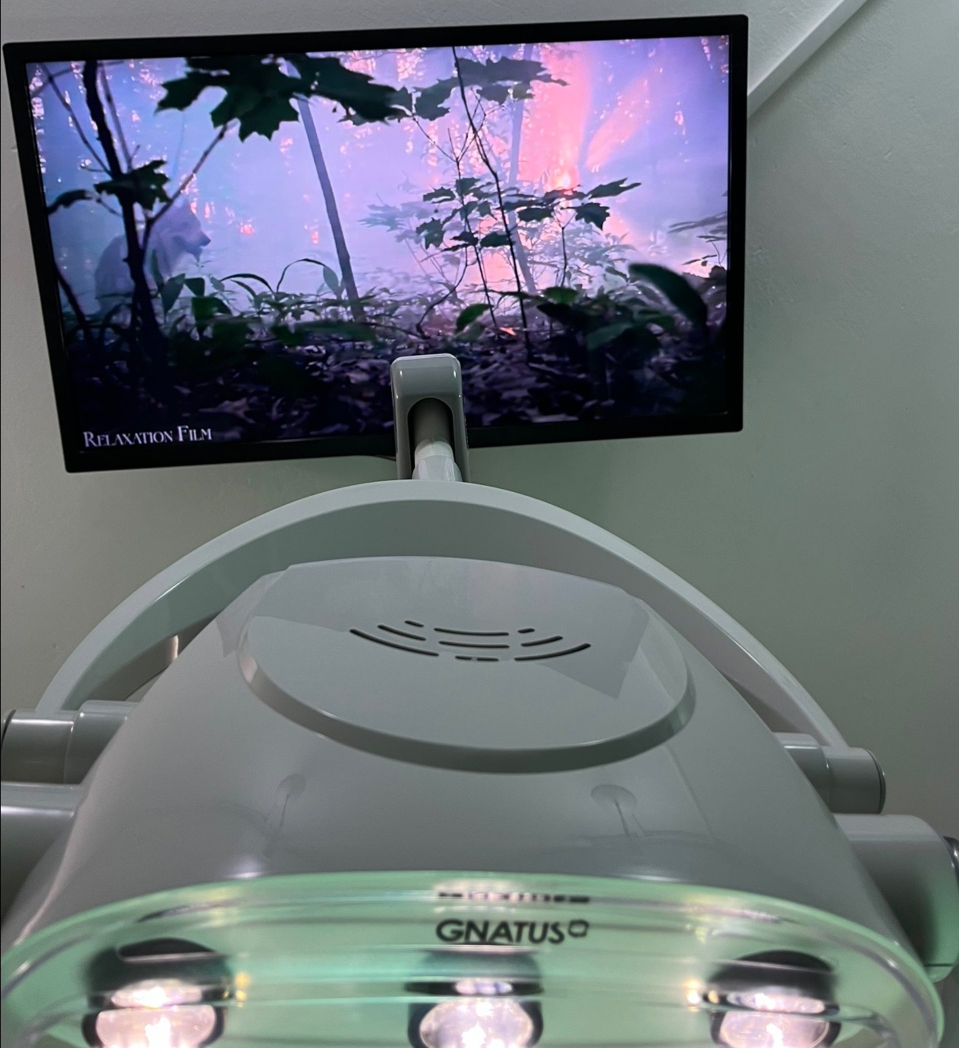 gray computer monitor