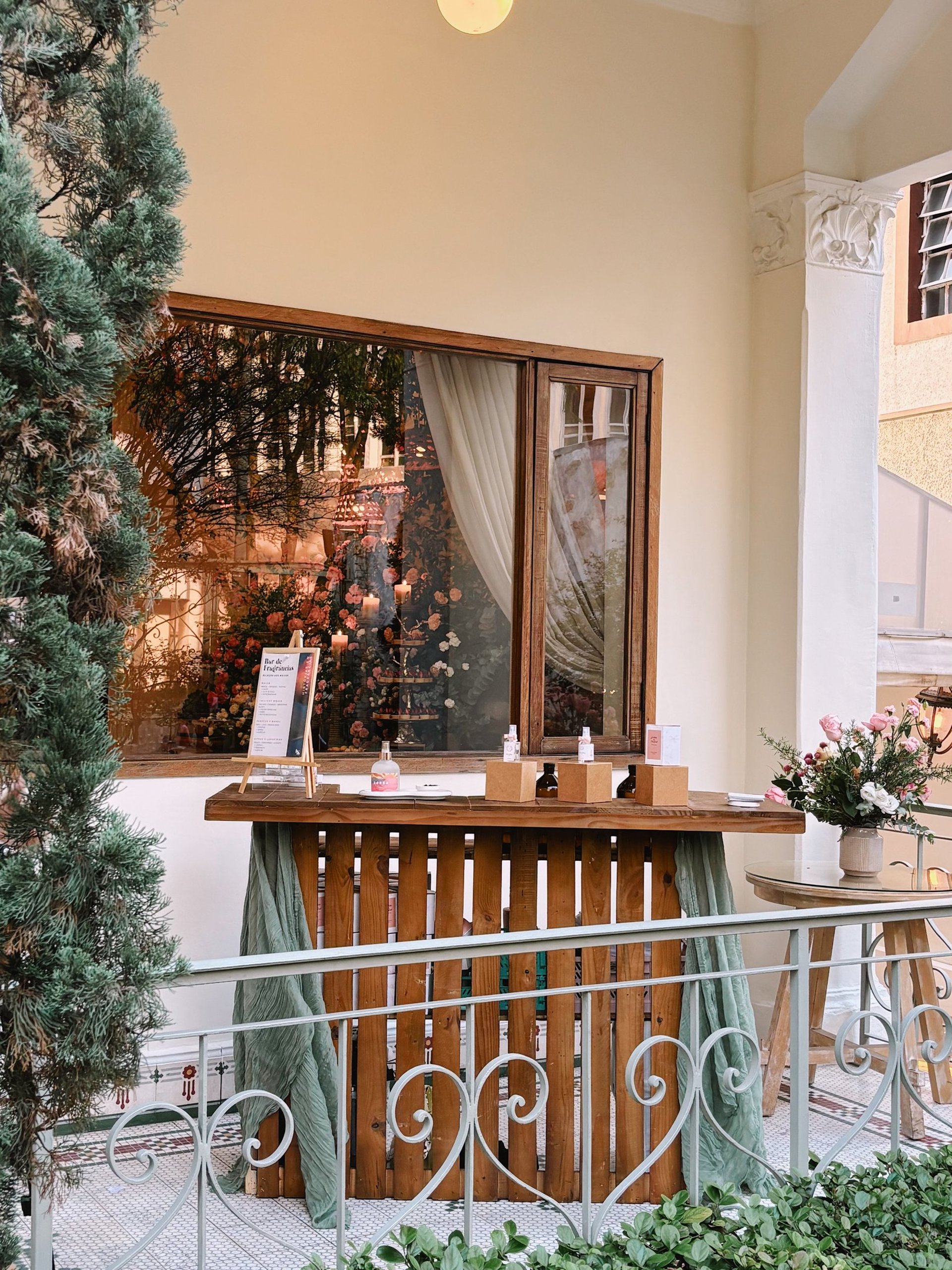 black and white bed linen