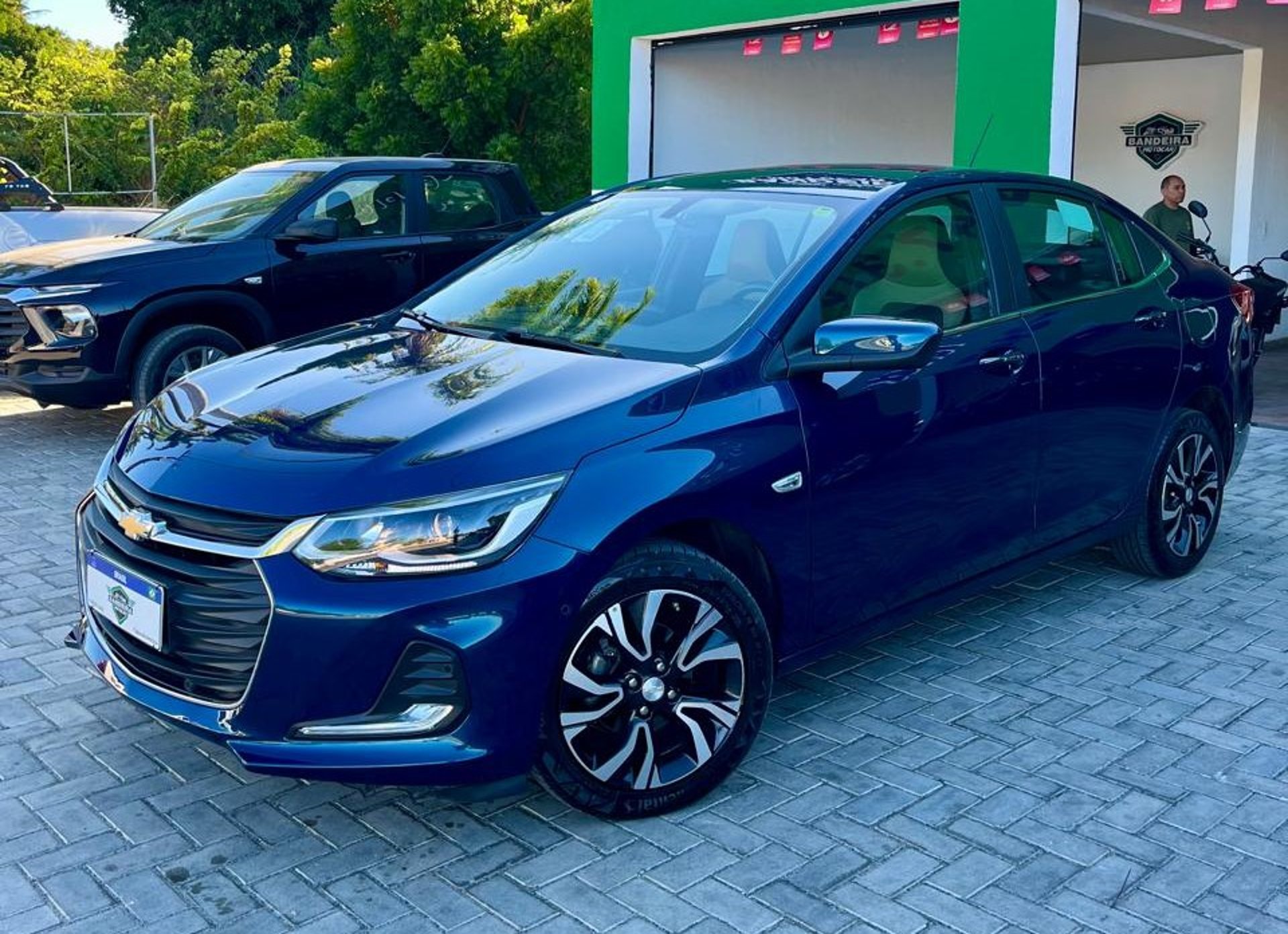 black and white bed linen