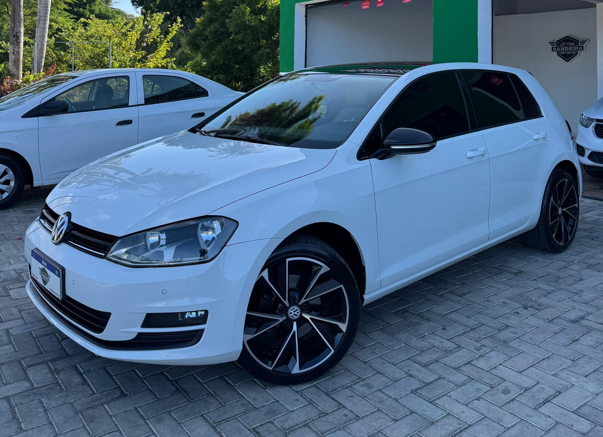 black and white bed linen