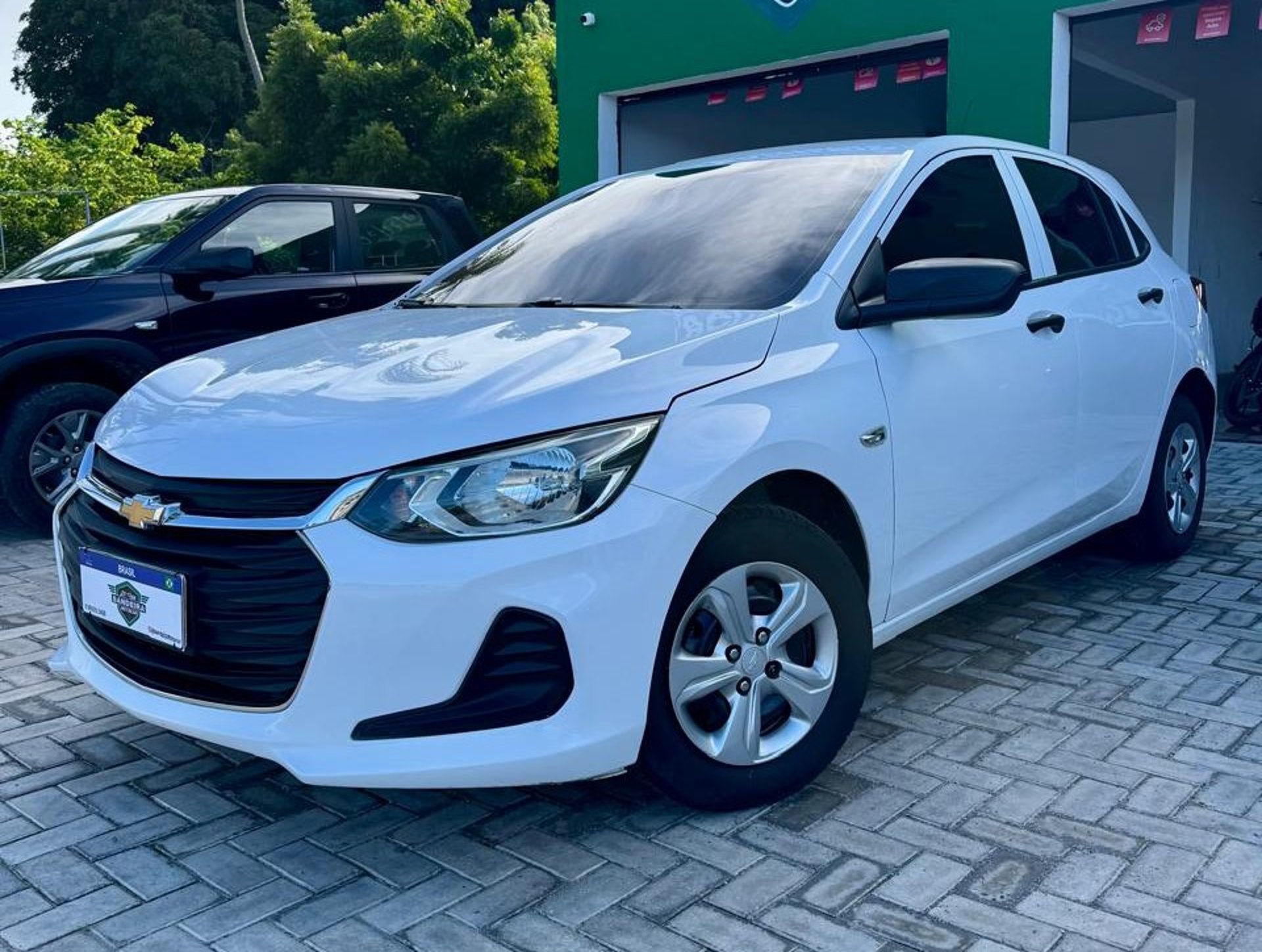 black and white bed linen