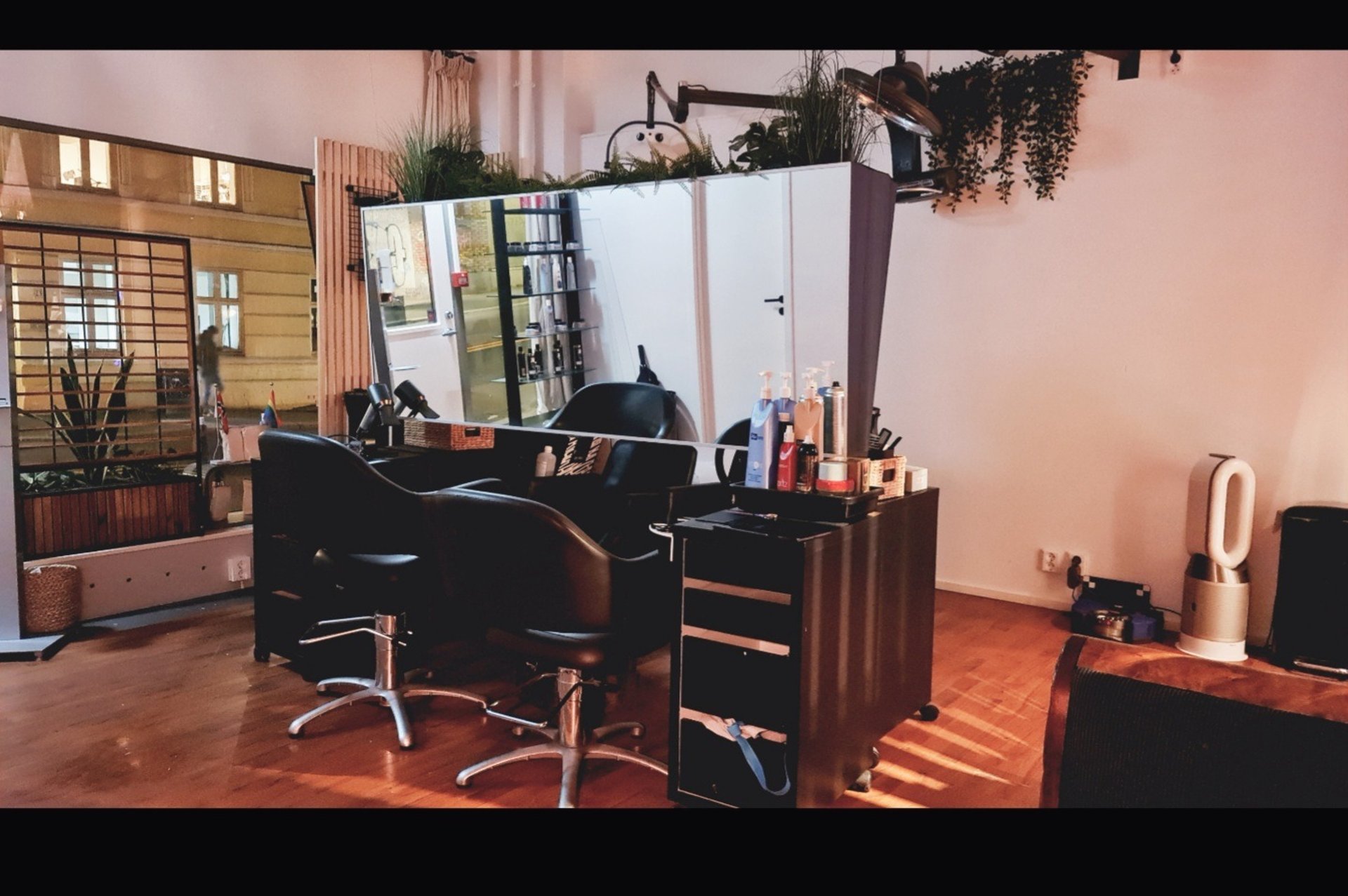 black and white bed linen