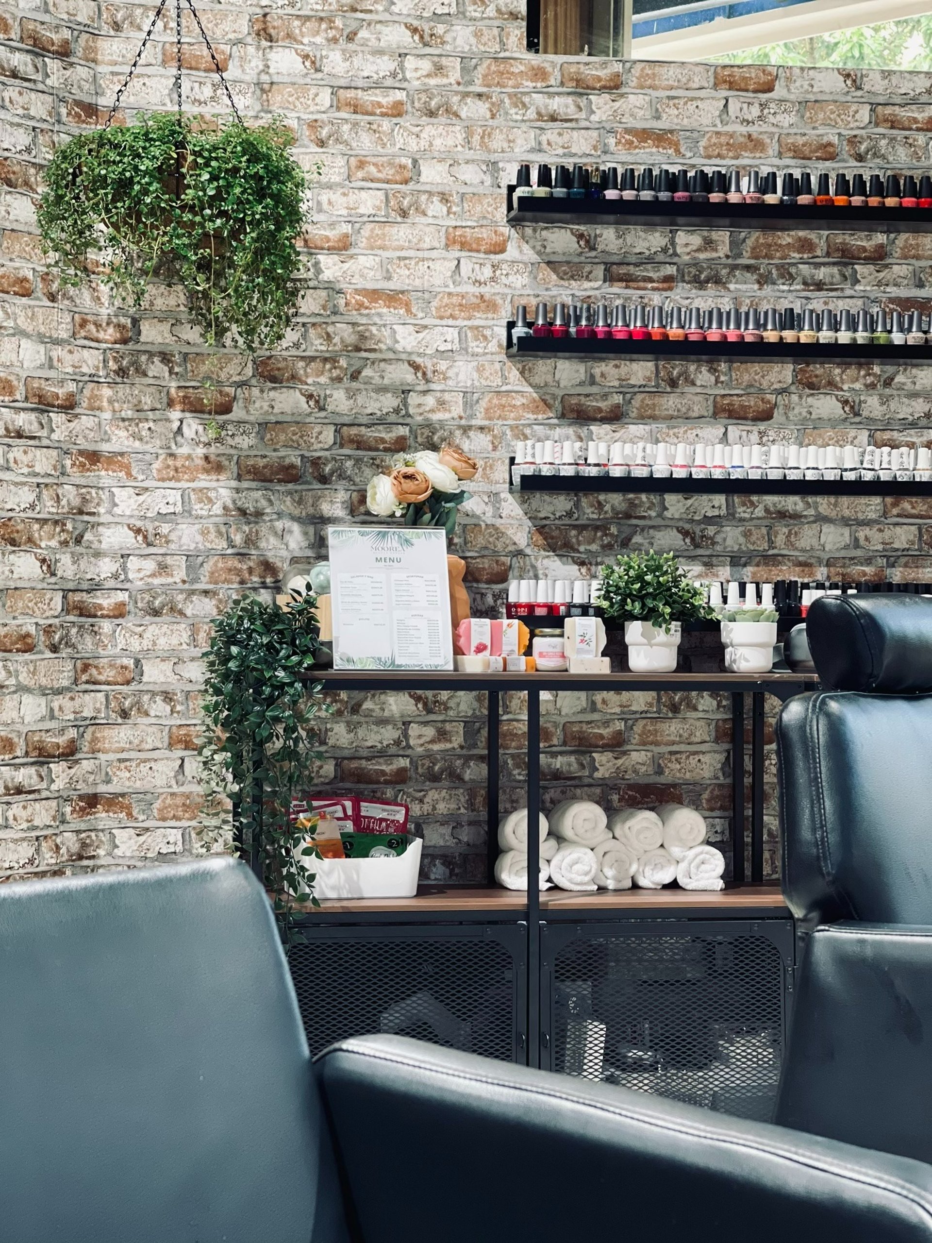 black and white bed linen