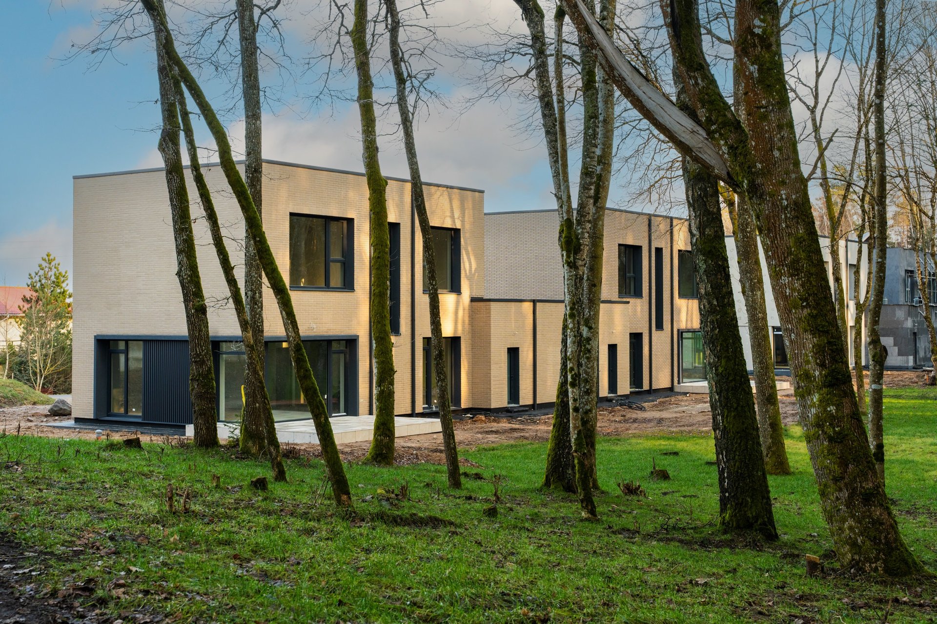 black and white bed linen